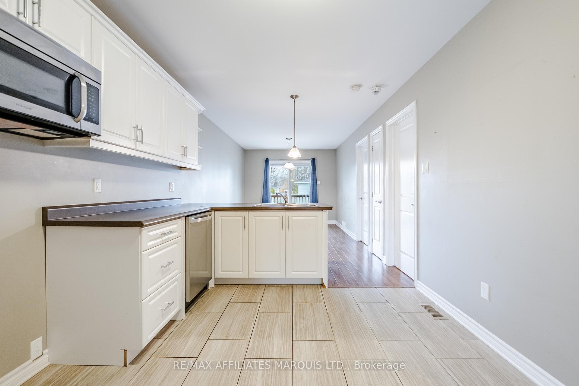 660 Hamilton Crescent photo 12