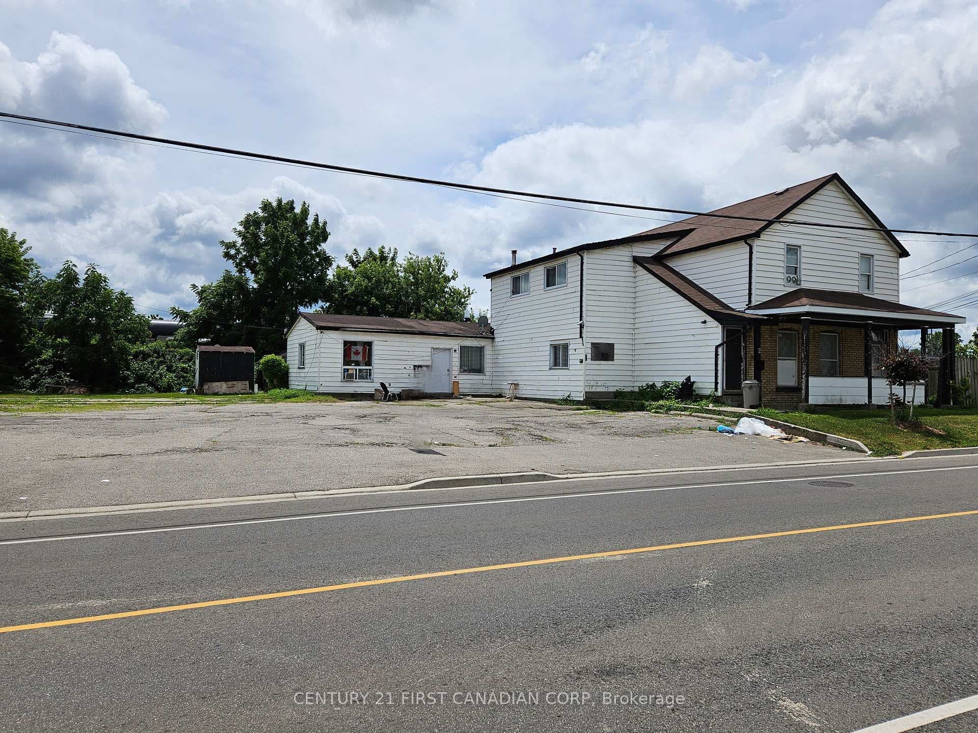 1085 Brydges Street photo 3