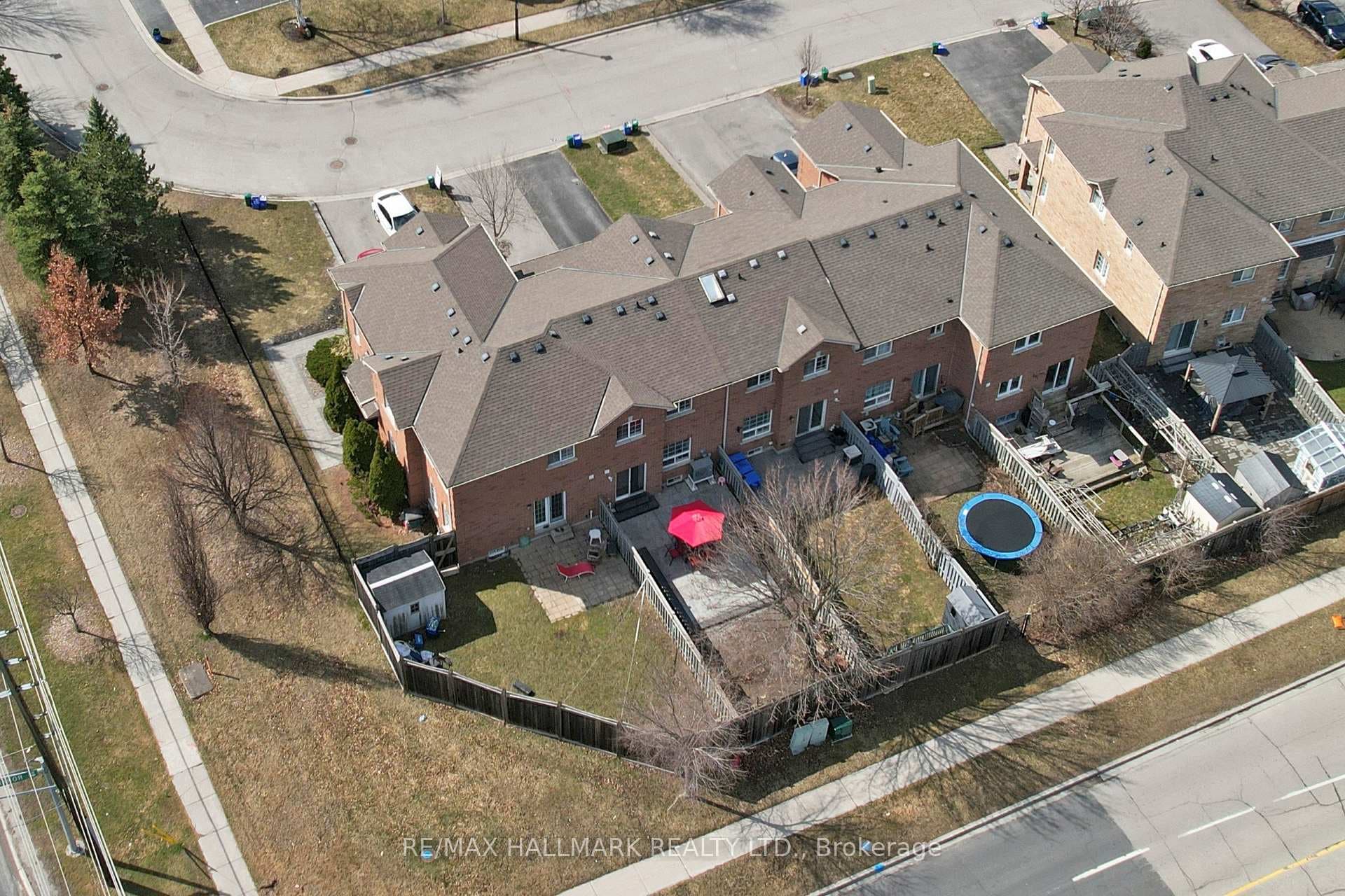 536 Rourke Place photo 33