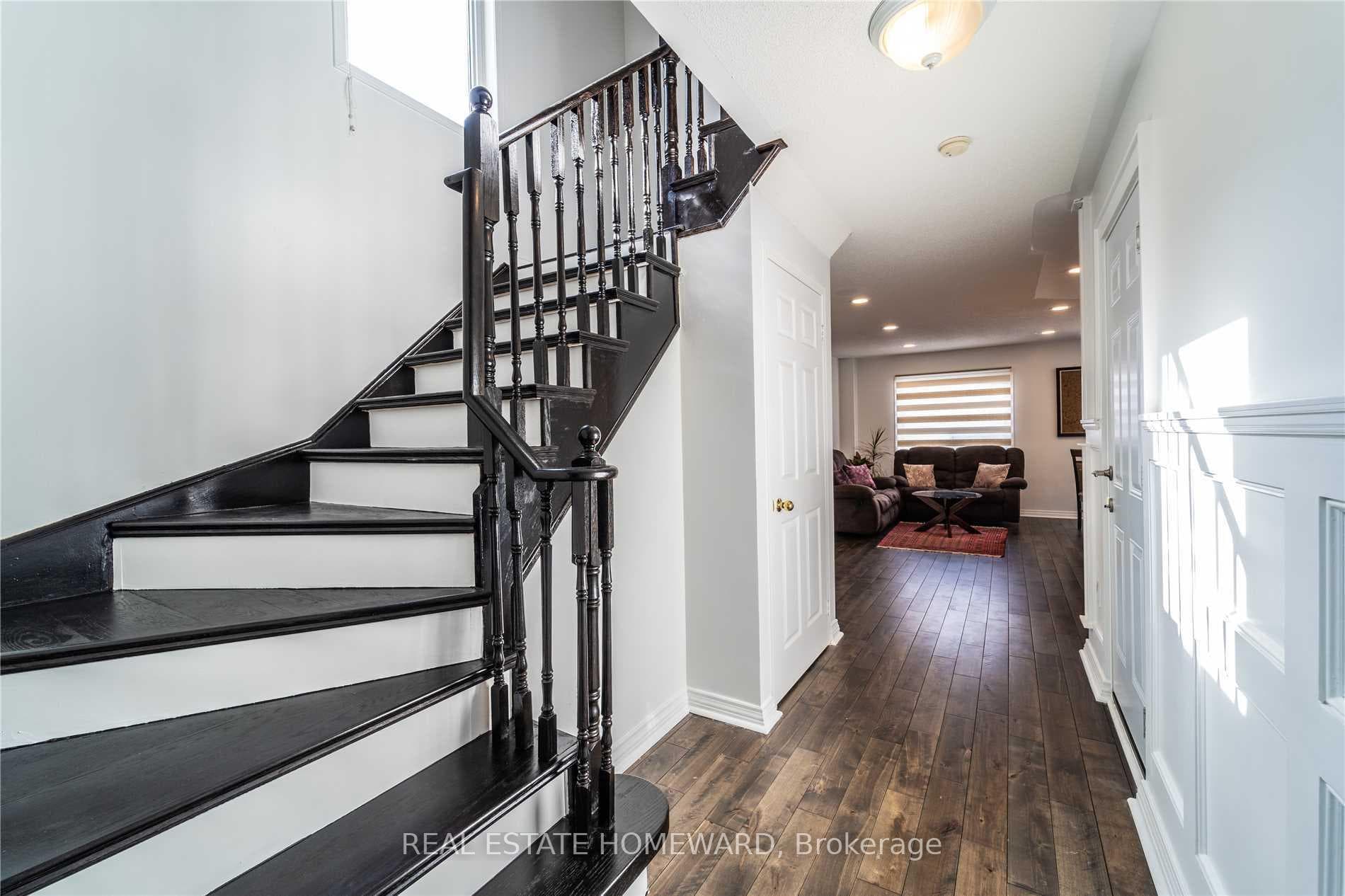 125 Coleridge Drive photo 2