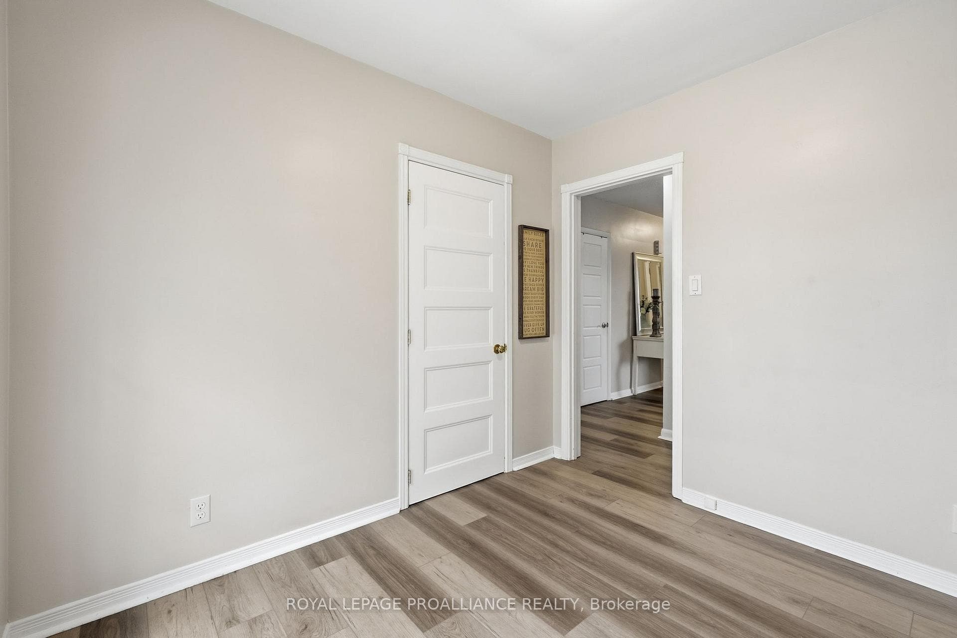 54 Craig Street photo 22
