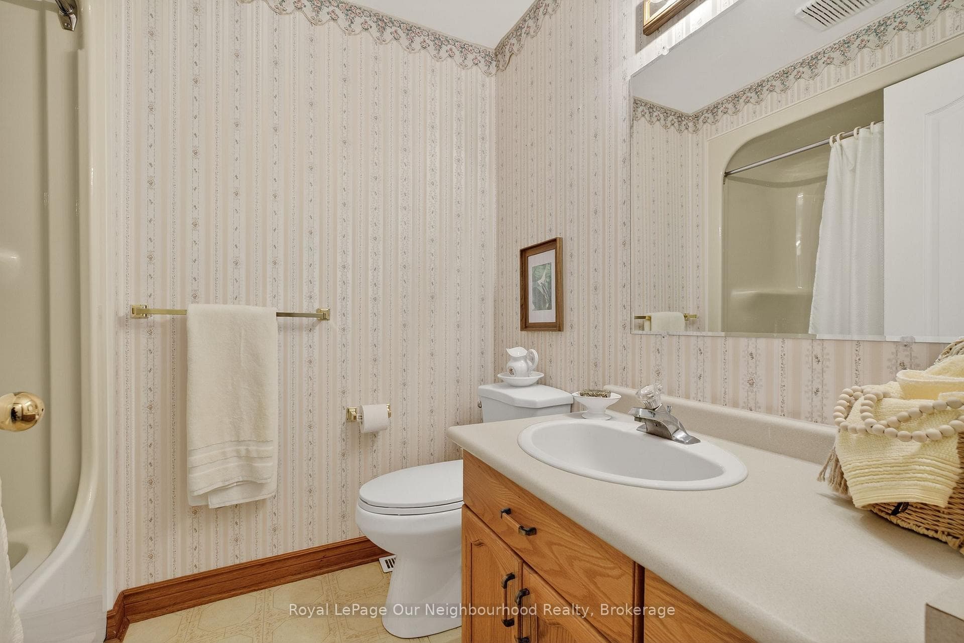 1060 Glenhare Street photo 24