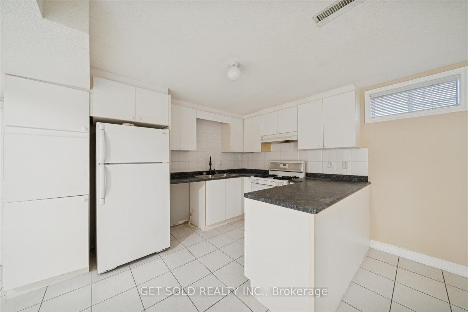 99 Carmen Crescent photo 19