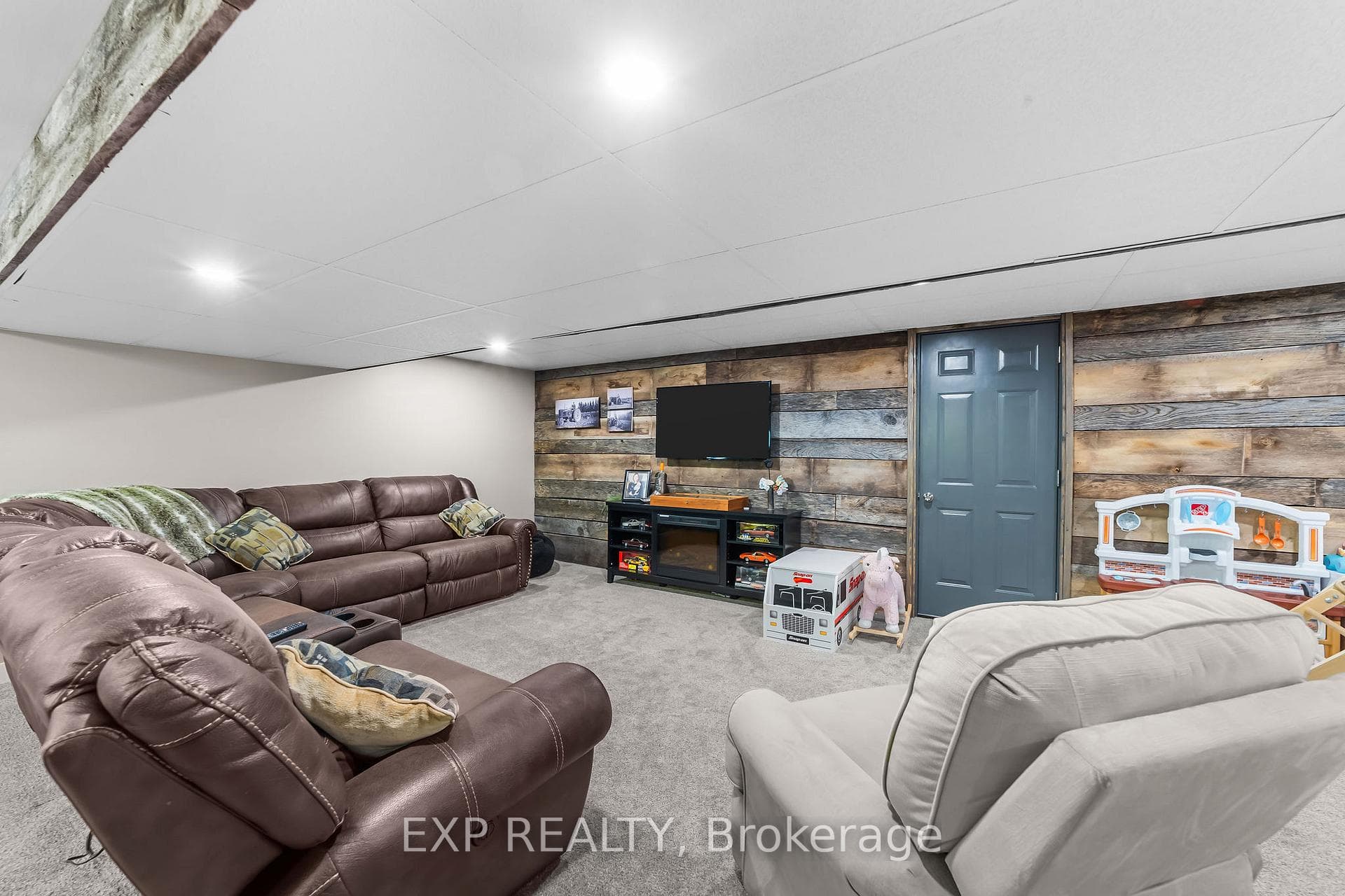 9221 Hickory Drive photo 27
