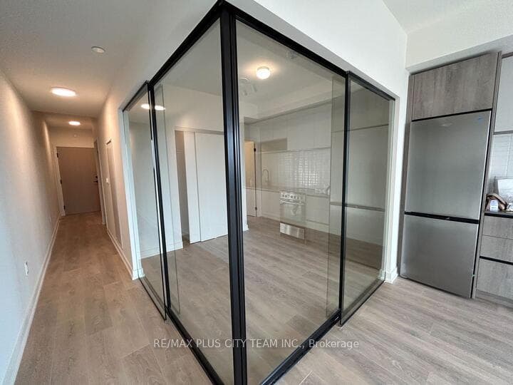 181 Sterling Road Unit 916 photo 21