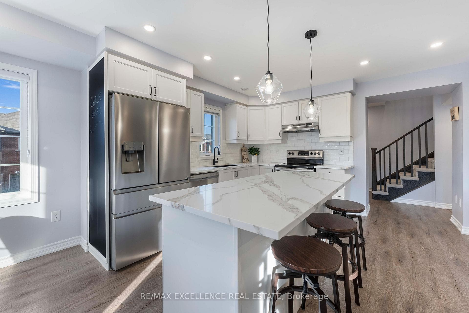 898 Ash Gate photo 12