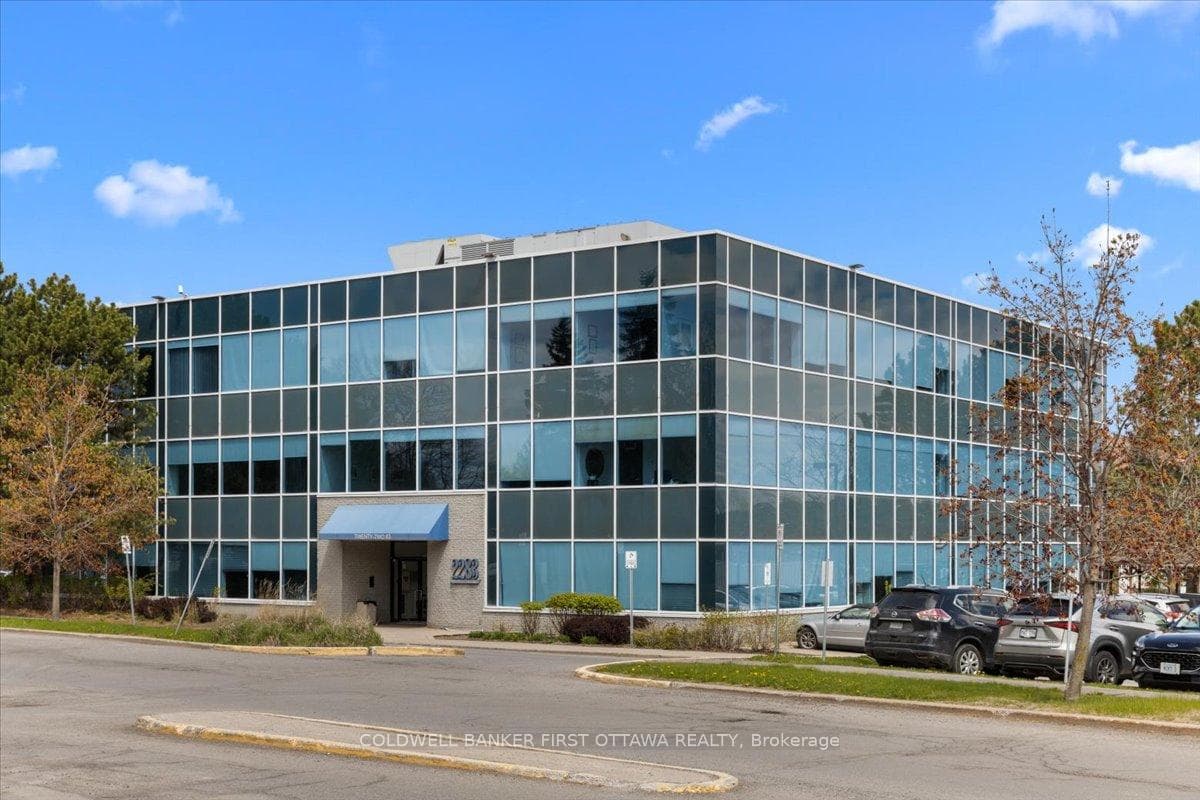 2283 ST LAURENT Boulevard Unit 101 photo 2