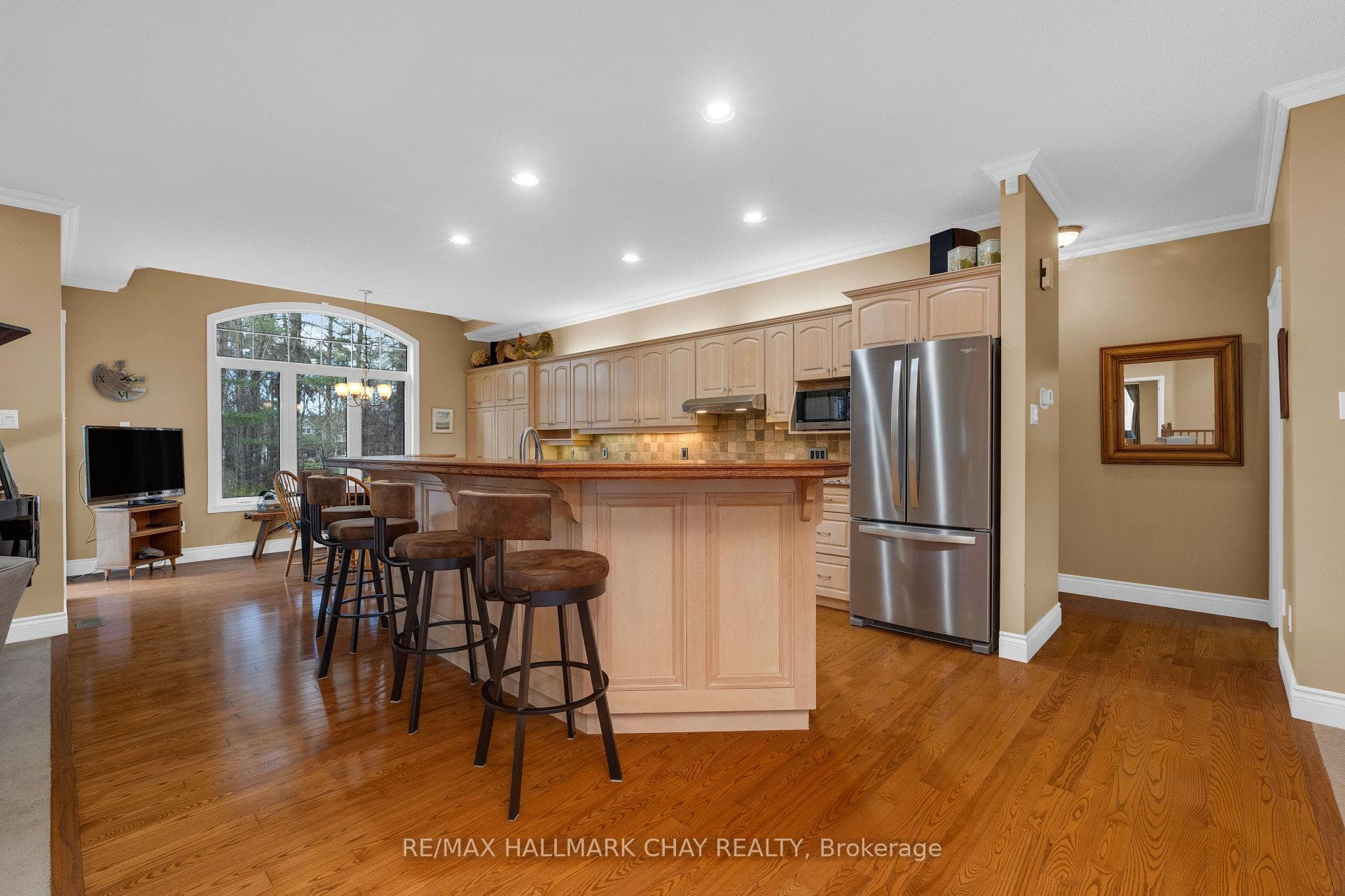16 Chestnut Lane - Custom Kitchen, Island