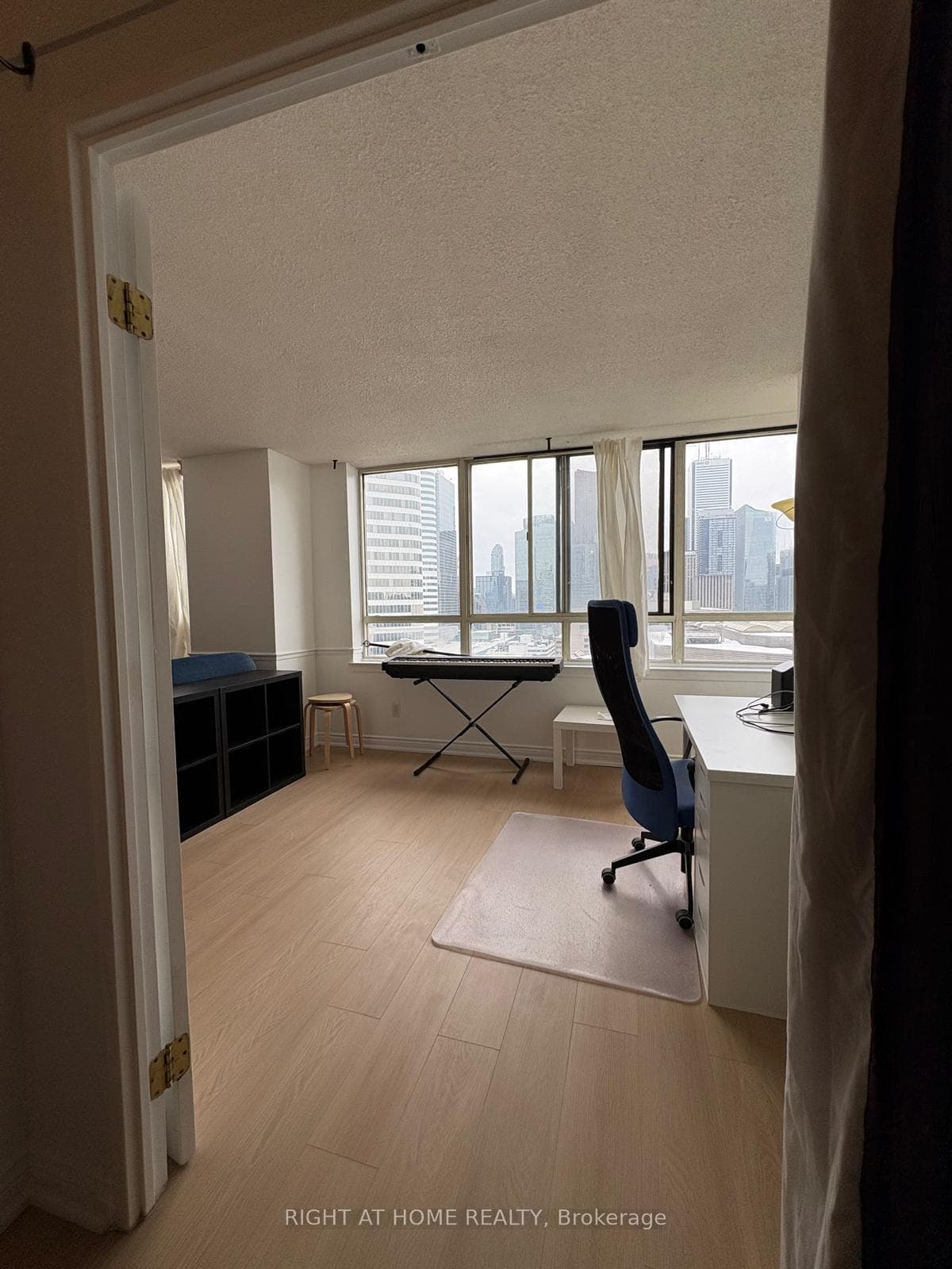 633 Bay Street Unit 2309 photo 10