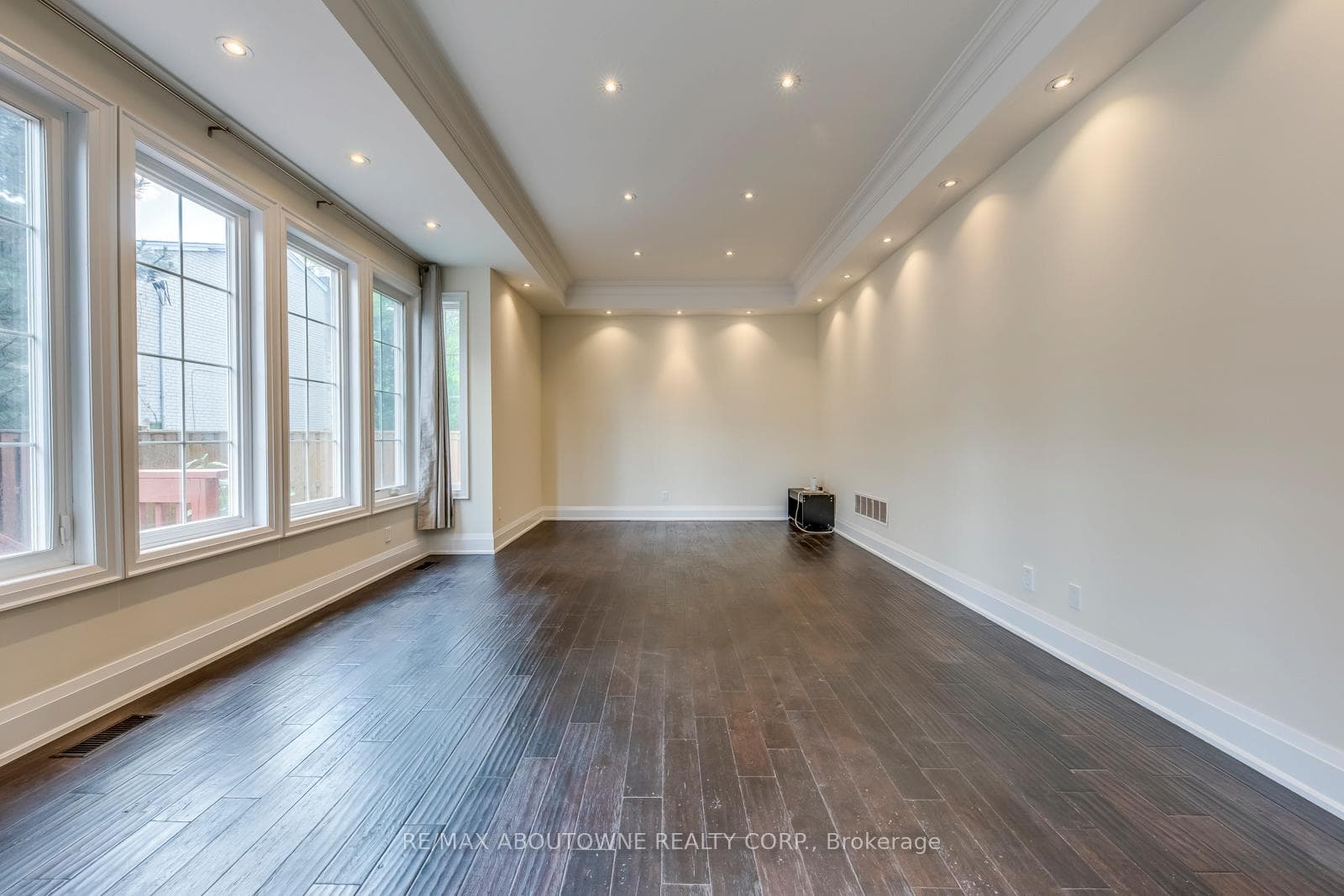 319 Holmes Avenue photo 9