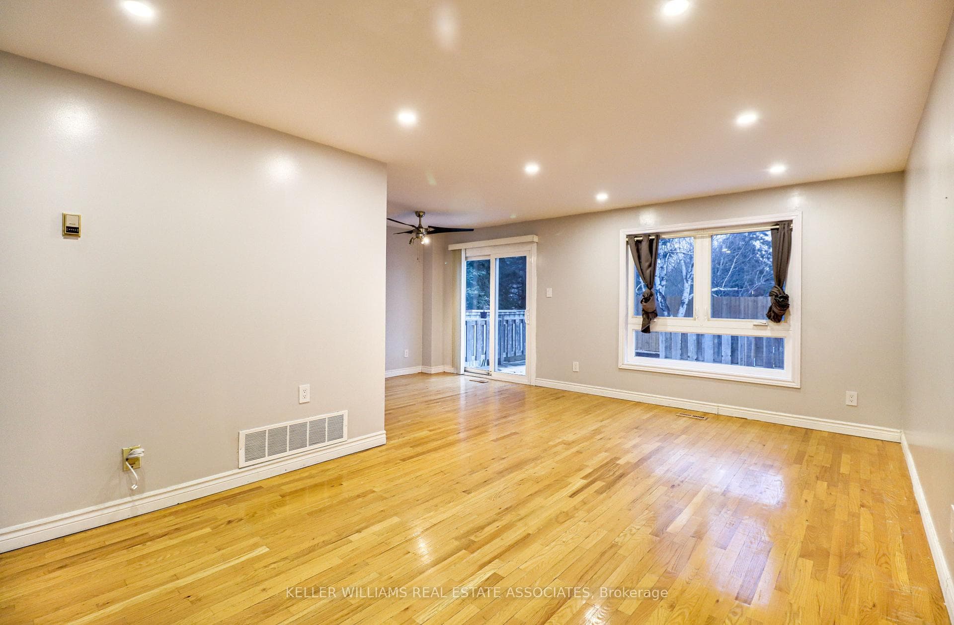 83 Rushmore Crescent photo 4