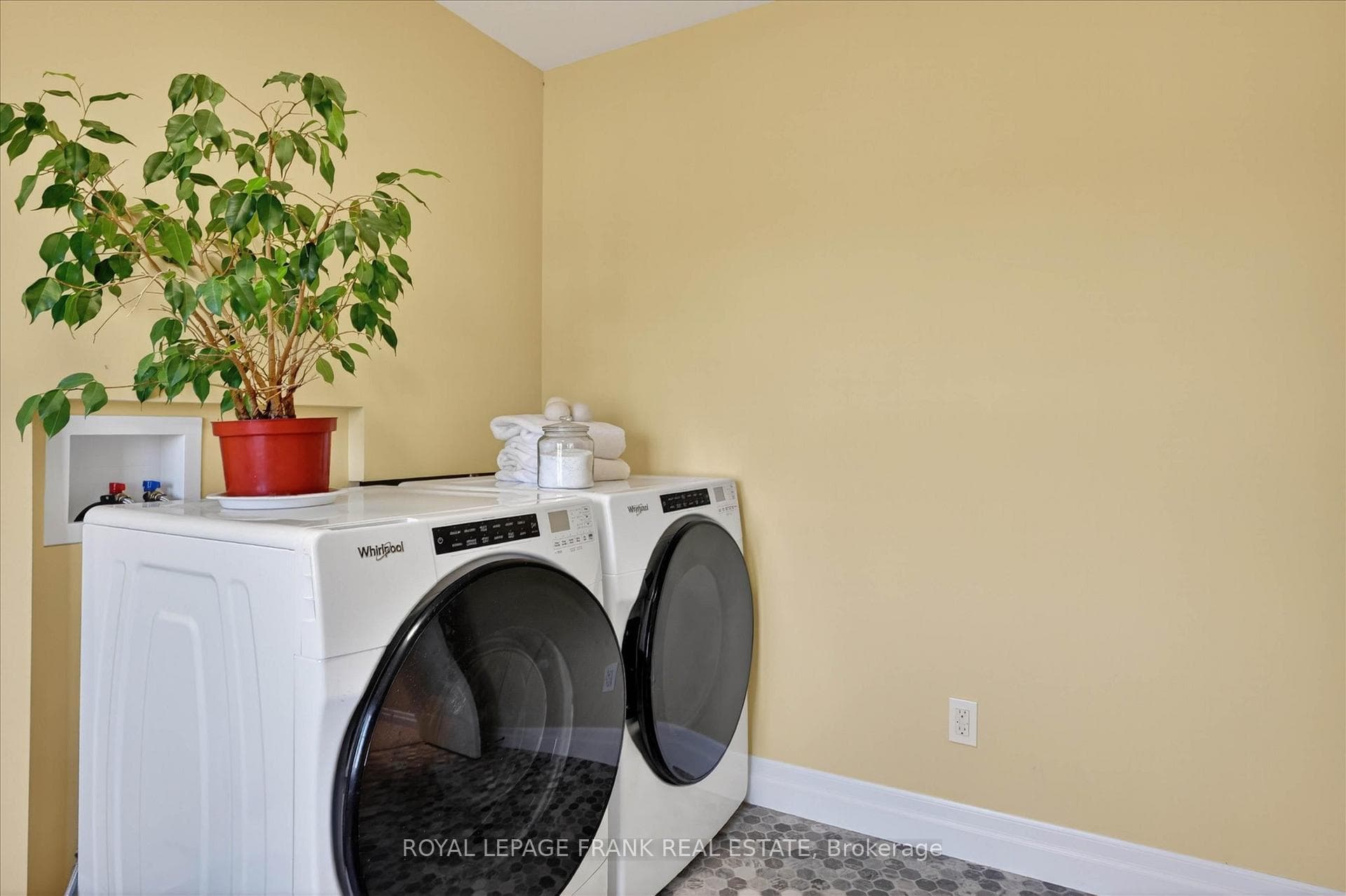 23 Charlton Court photo 29