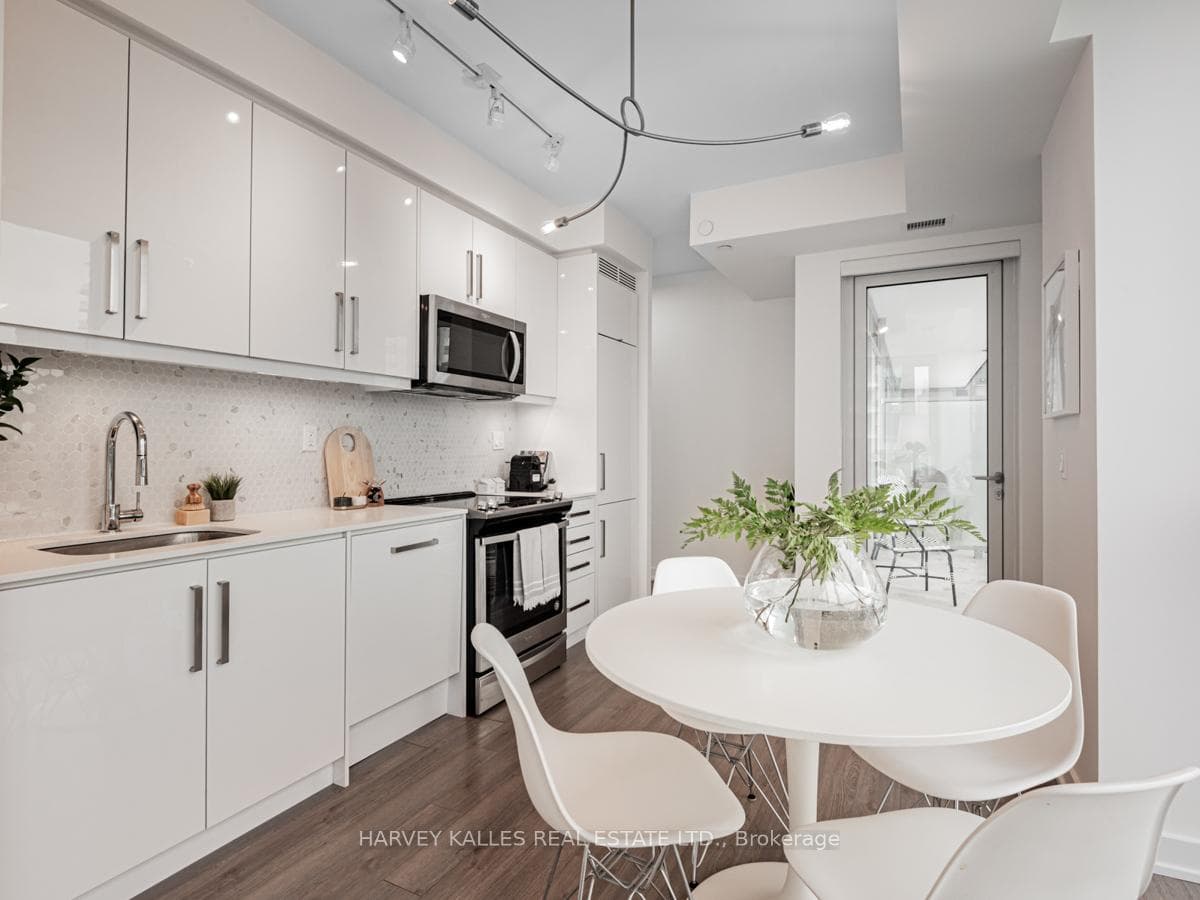 5180 Yonge Street Unit 1107 photo 10