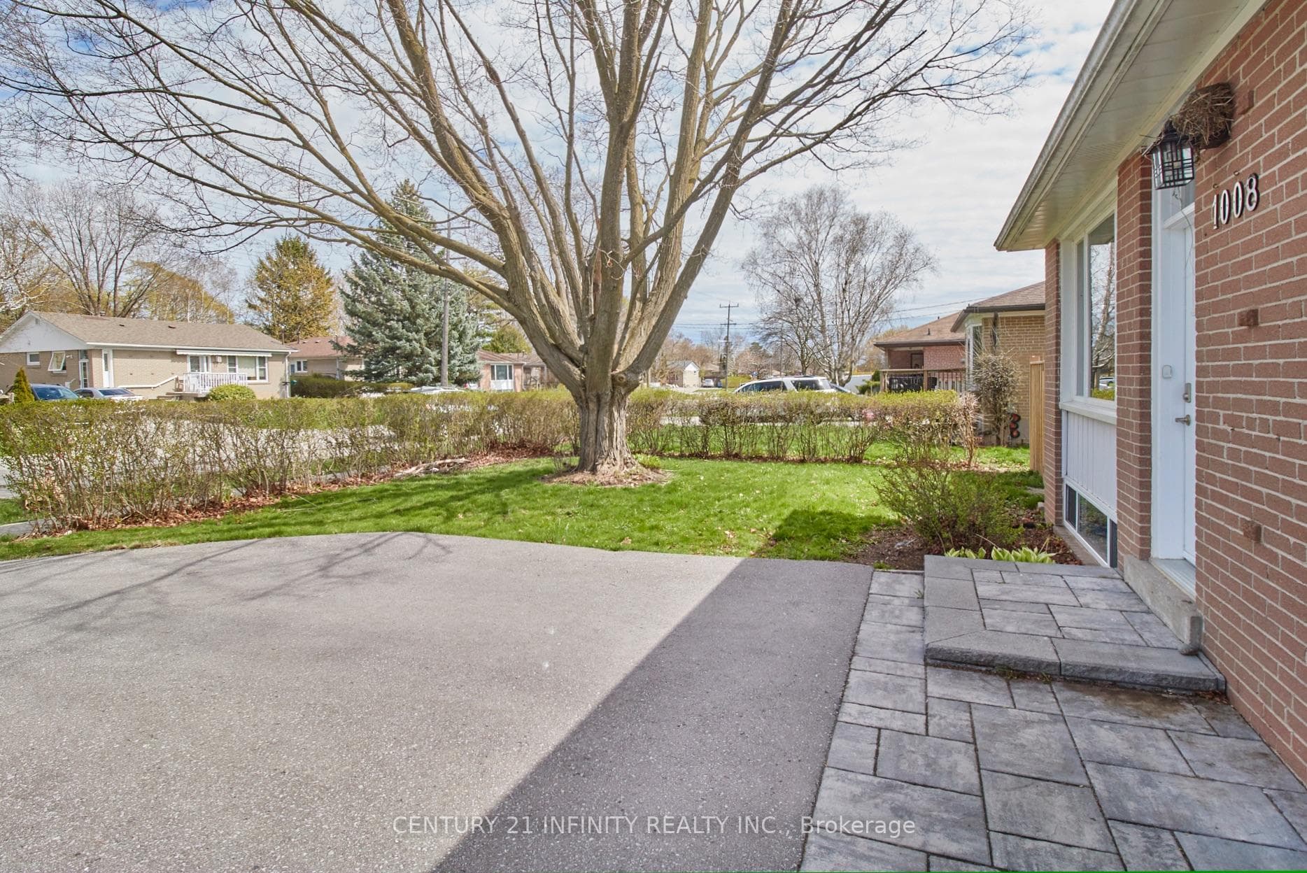 1008 Centre Street photo 4