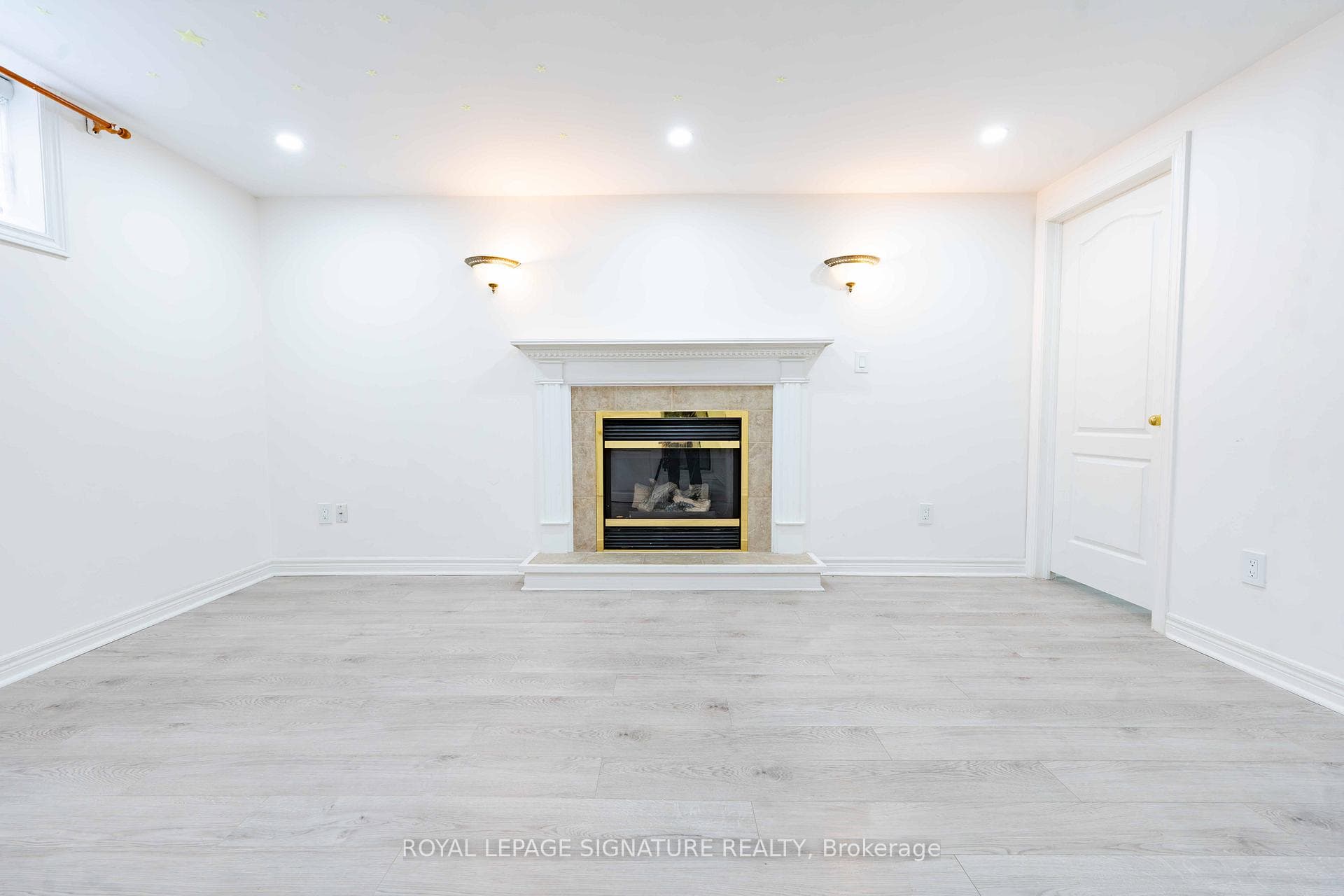 4742 Creditview Road photo 11