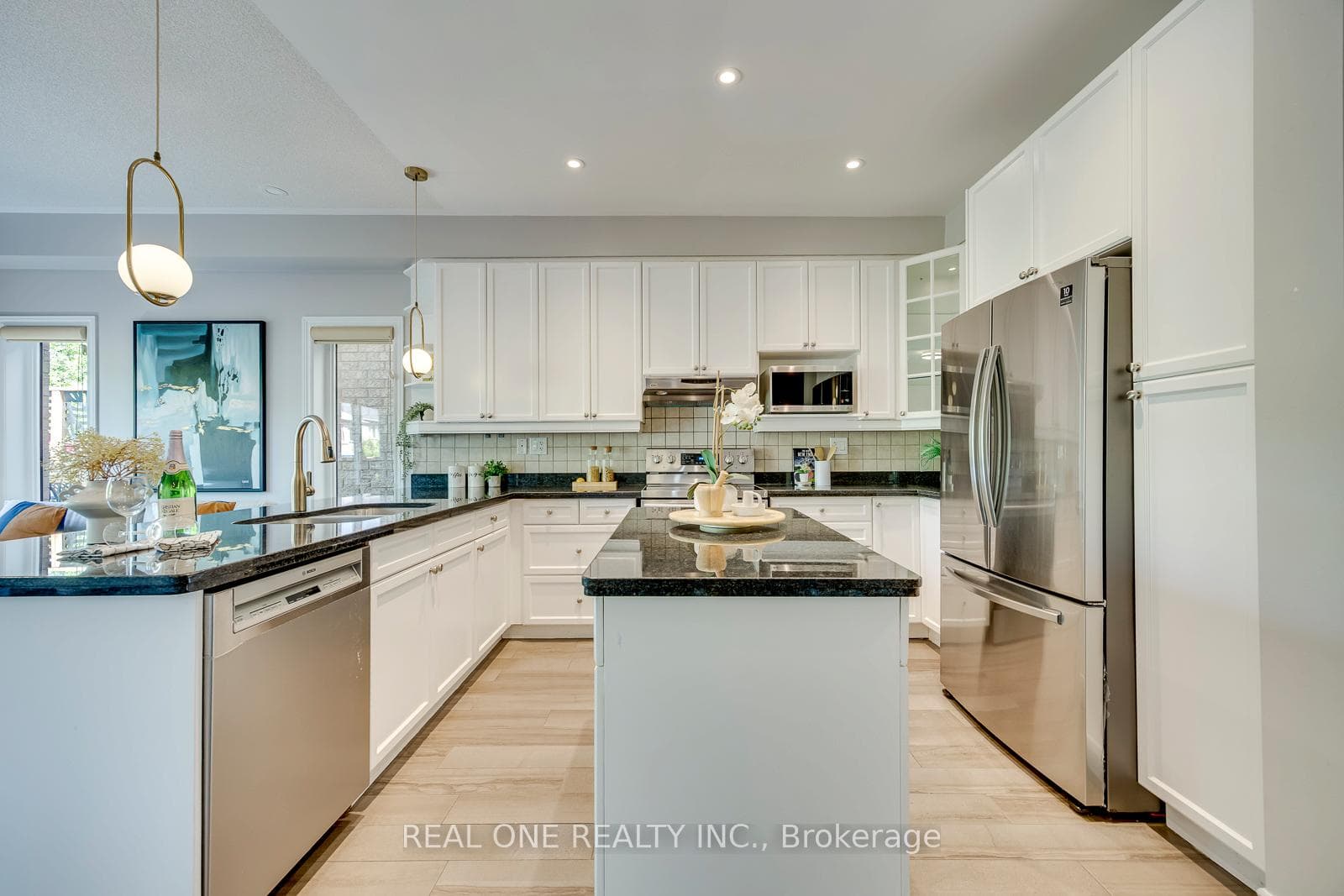 2379 Wasaga Drive photo 9