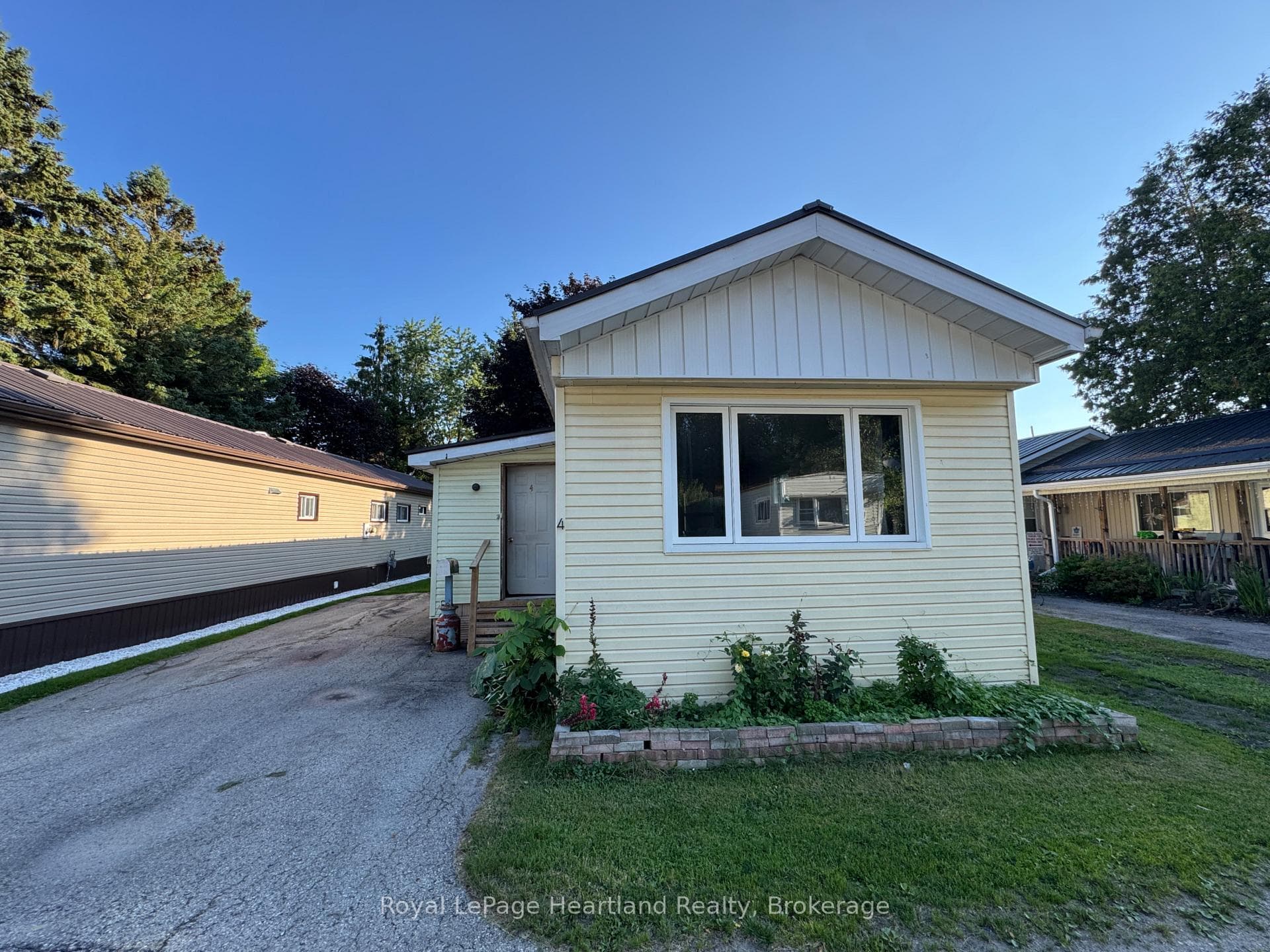 4 Trailer Park Road photo 2