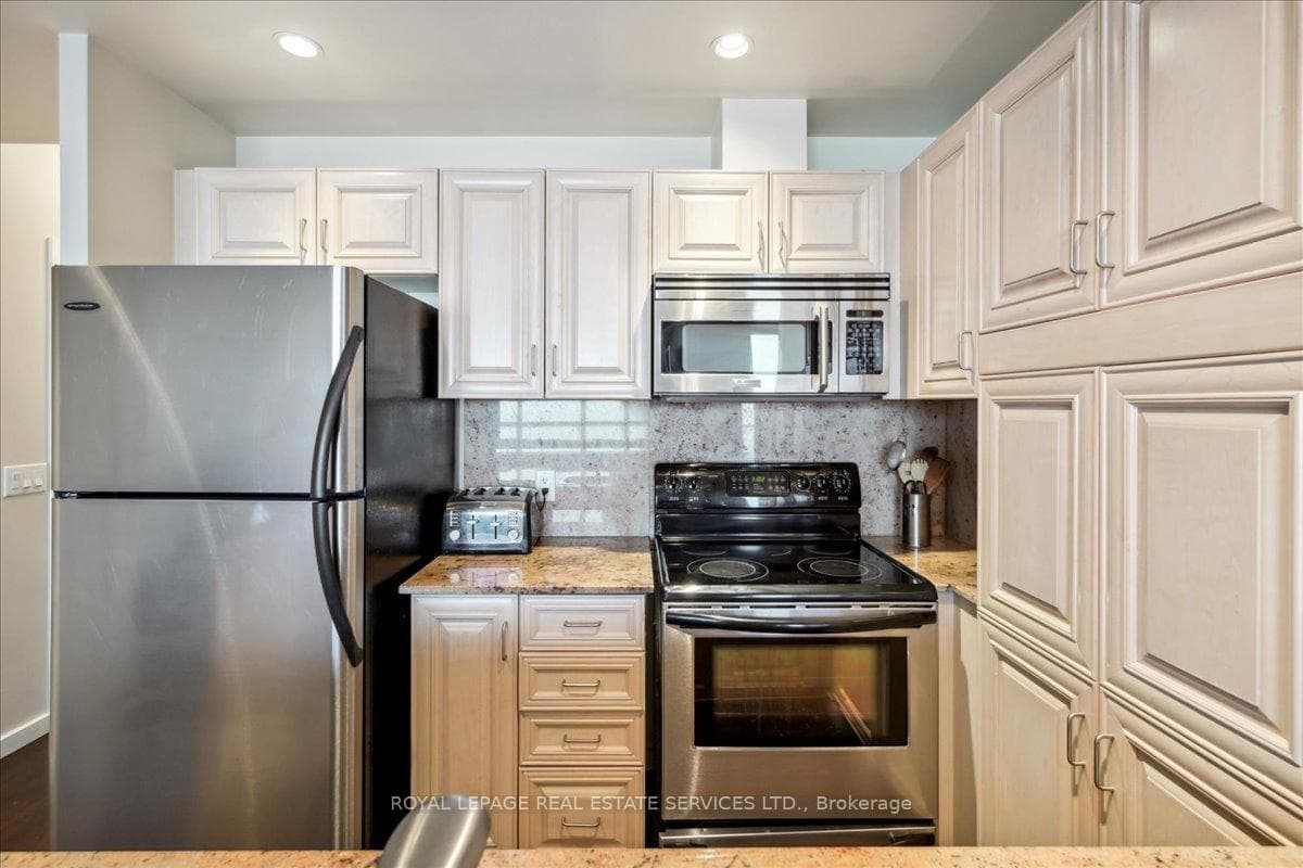 218 Queens Quay Unit 1007 photo 25