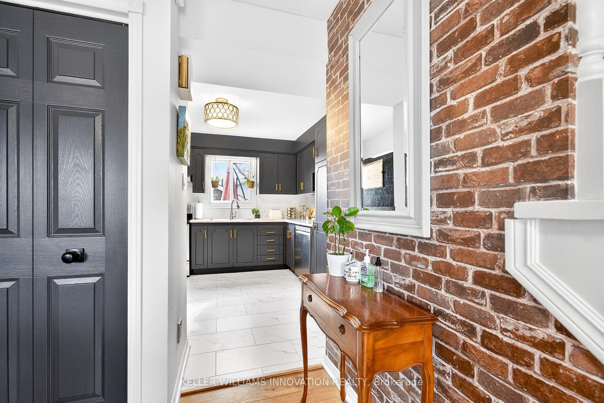 19 Grand Avenue photo 4