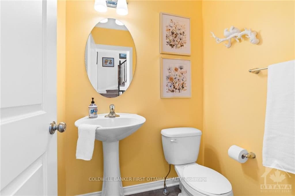 162 LARAMIE Crescent photo 13