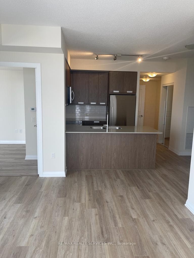 35 Watergarden Drive Unit 1019 photo 5