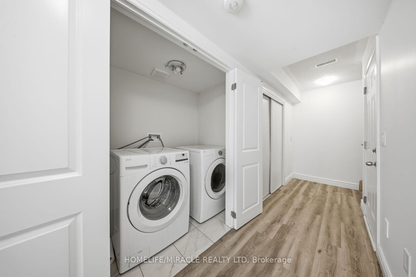 585 Colborne Street Unit 901 photo 21