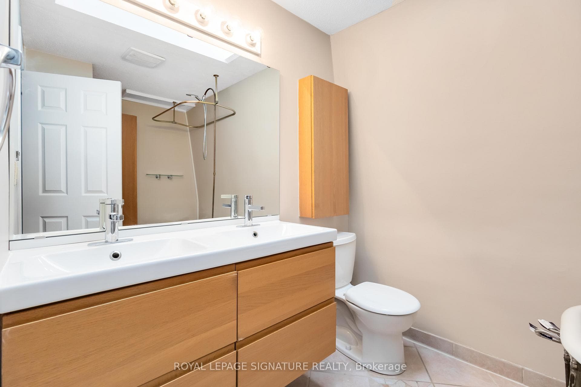229 Donlands Avenue photo 20