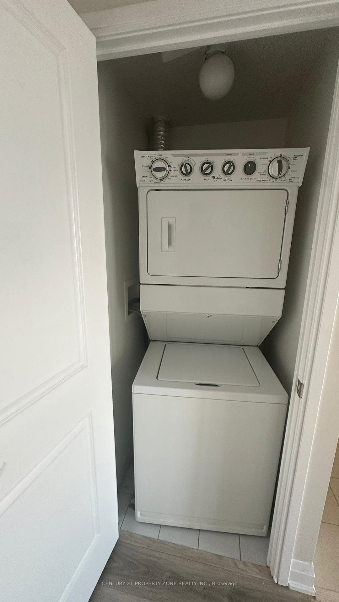 60 Absolute Avenue Unit 2907 photo 6