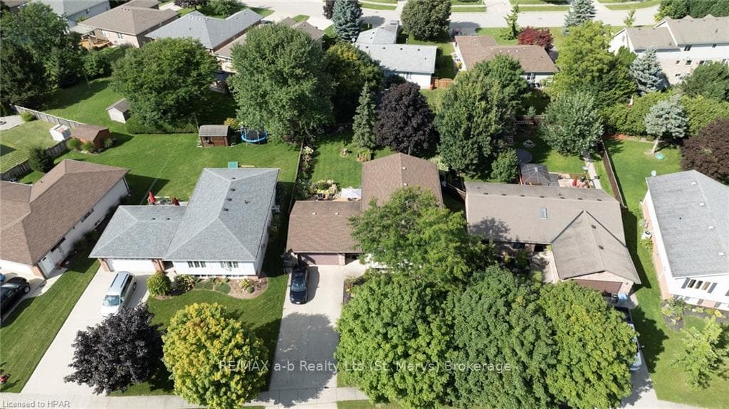215 WATERLOO Street photo 49