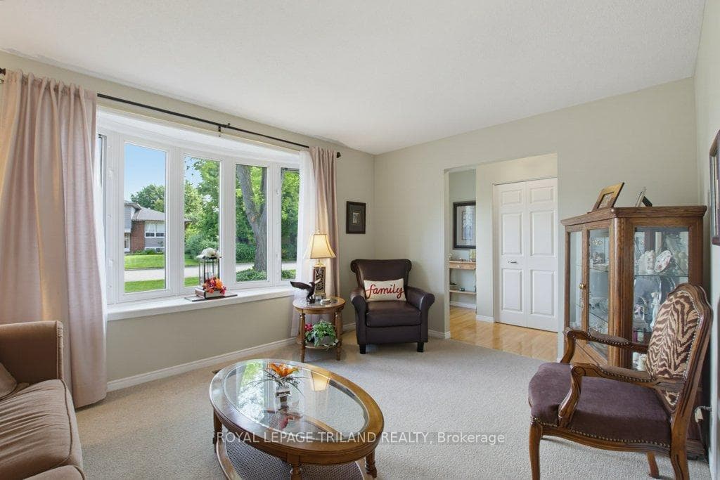5 Warren Crescent photo 6