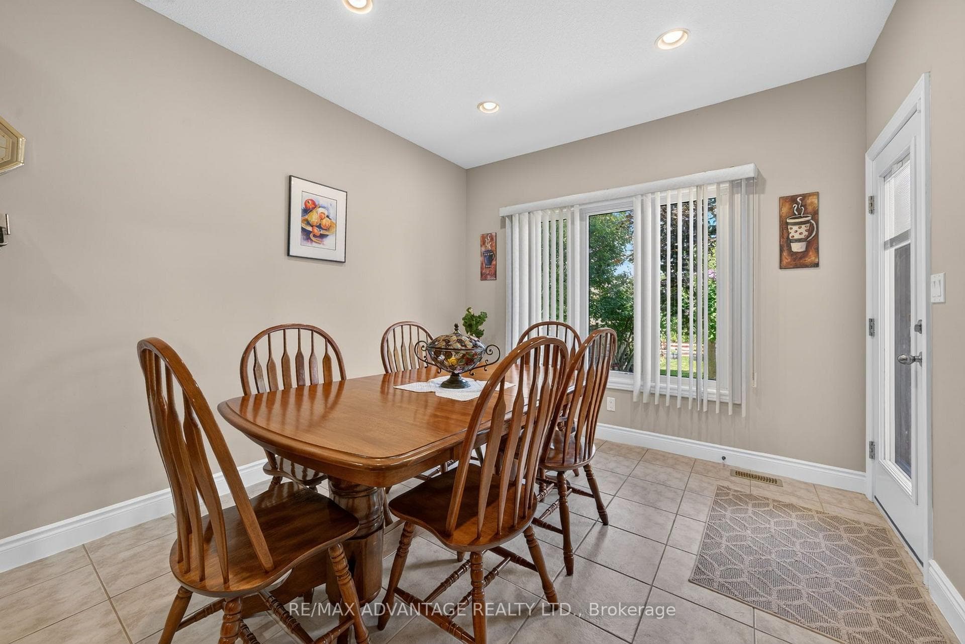 8 Willard Crescent photo 16