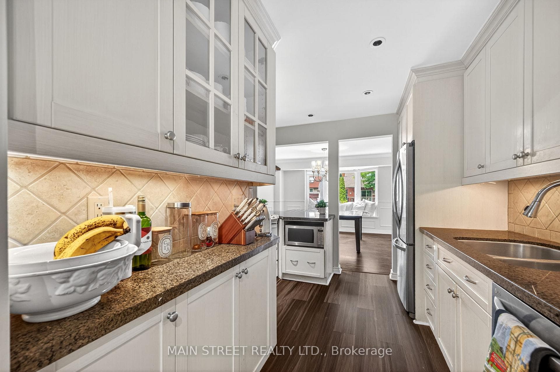 737 Merton Street photo 8