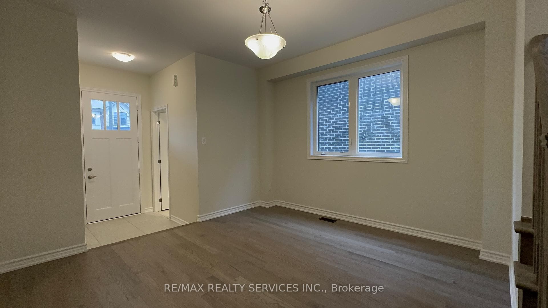 10 Molnar Crescent photo 6