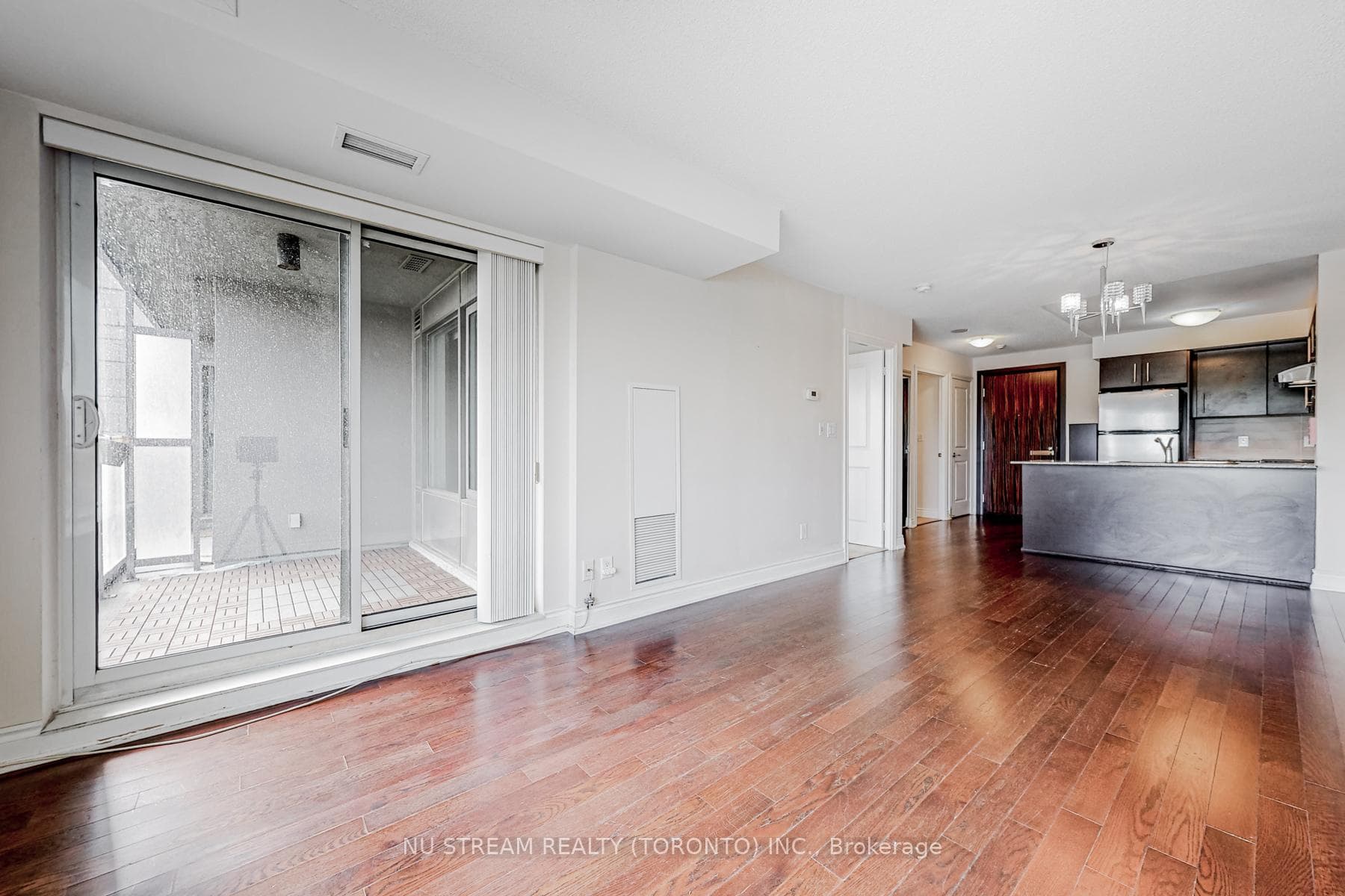 273 South Park Road Unit 611 photo 9