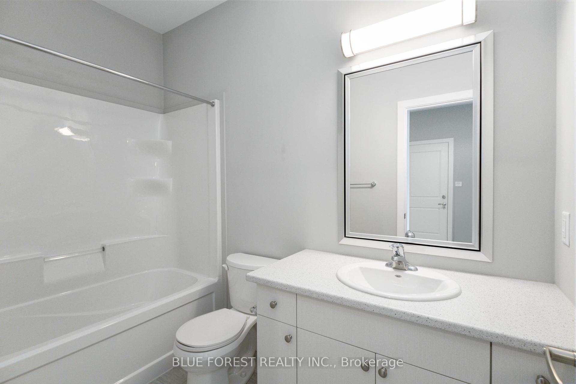 2232 Evans Boulevard photo 4