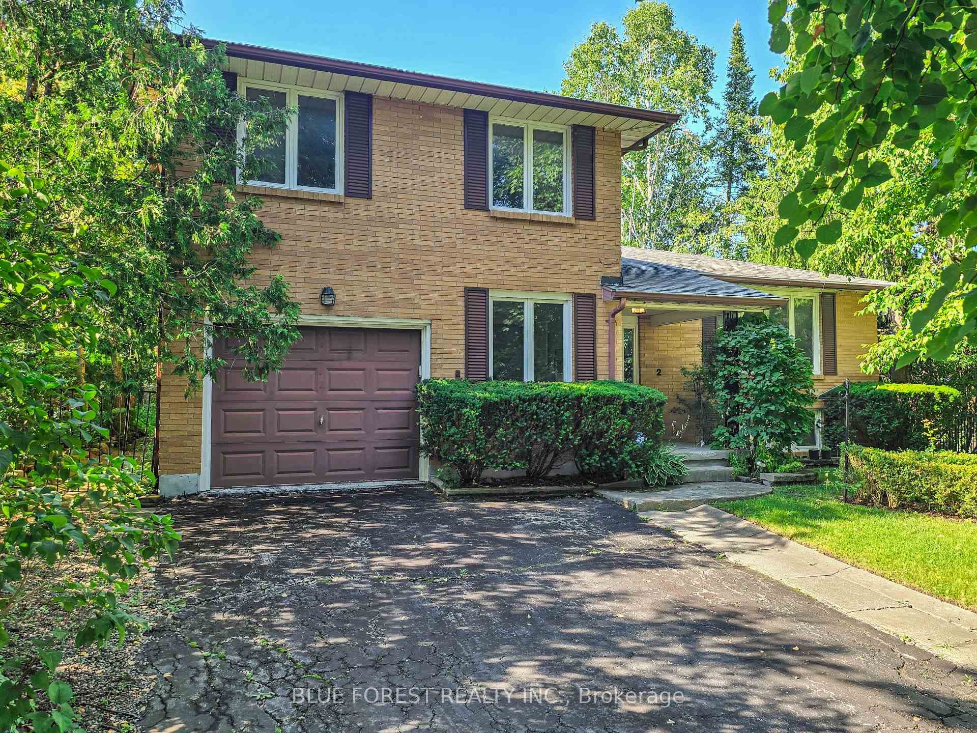 2 Cowan Crescent photo 1
