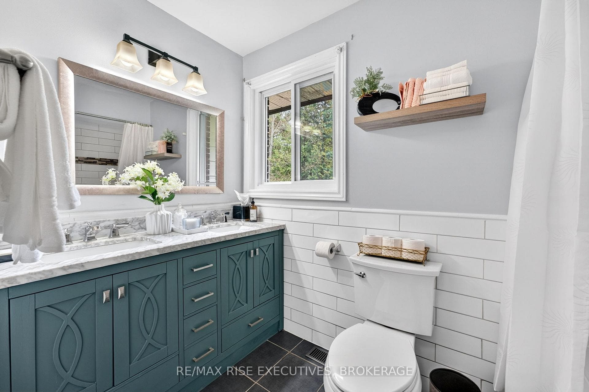2405 Rideau Ferry Road photo 24