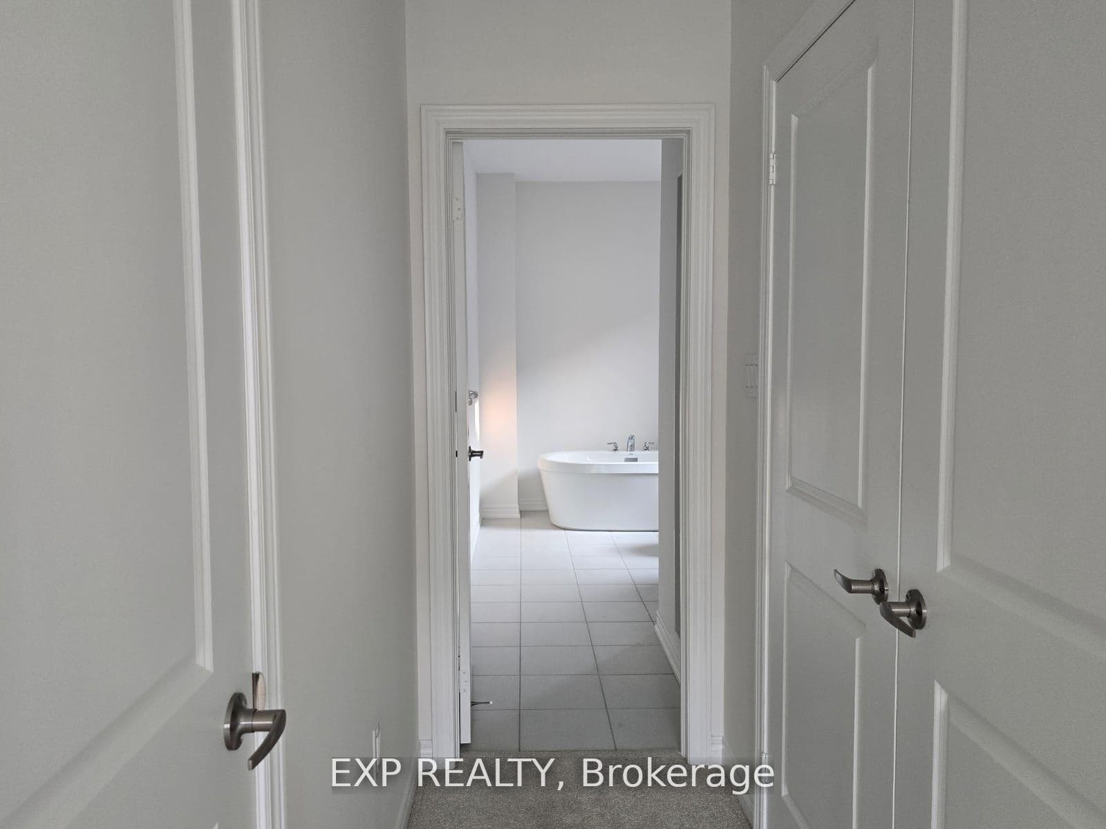 80 Singhampton Road photo 21