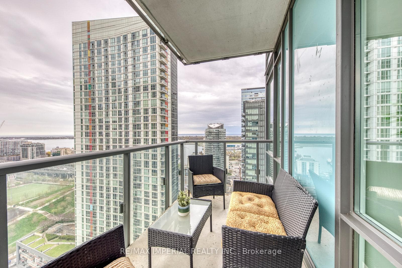 170 Fort York Boulevard Unit 2409 photo 31