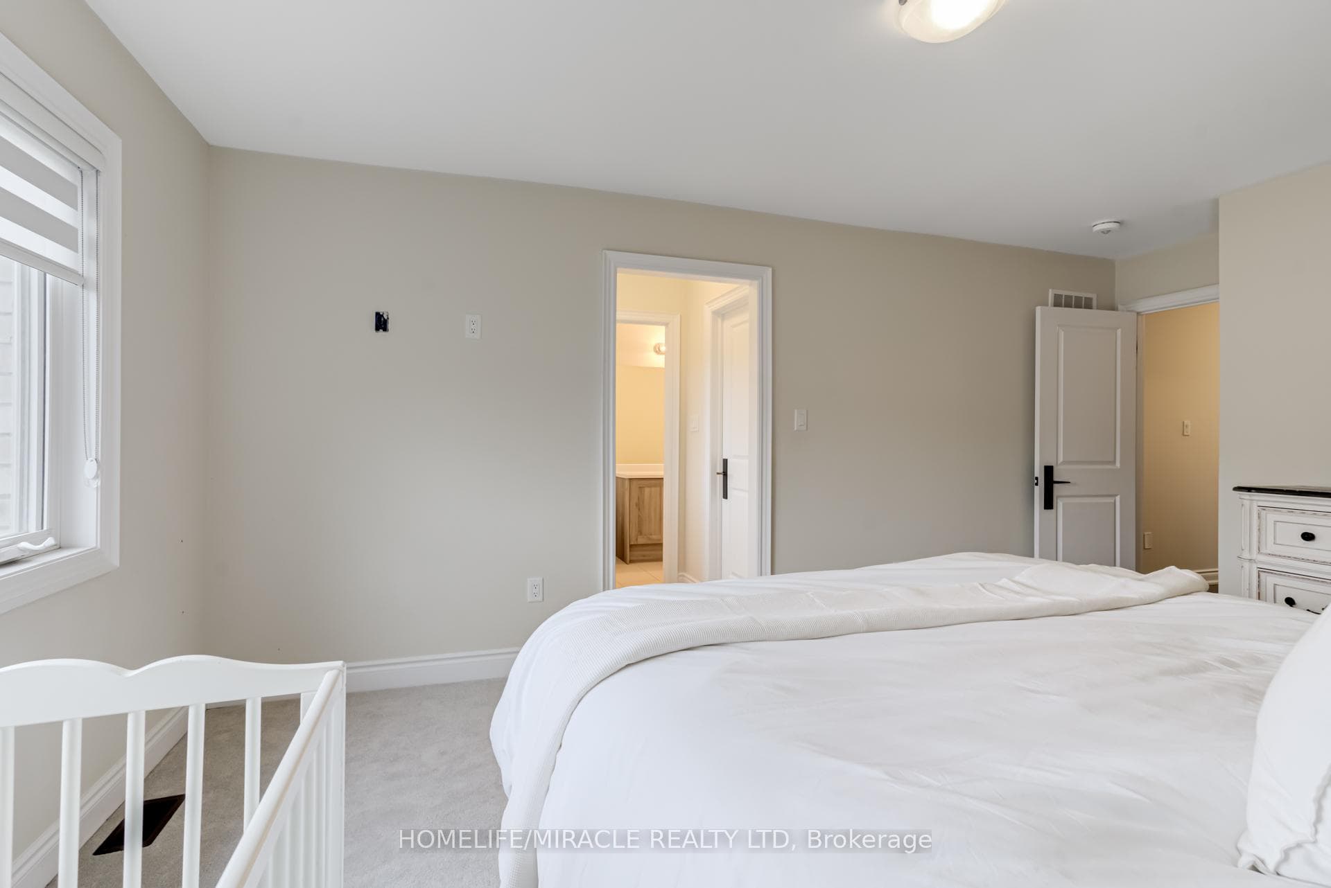 54 Janes Crescent photo 31
