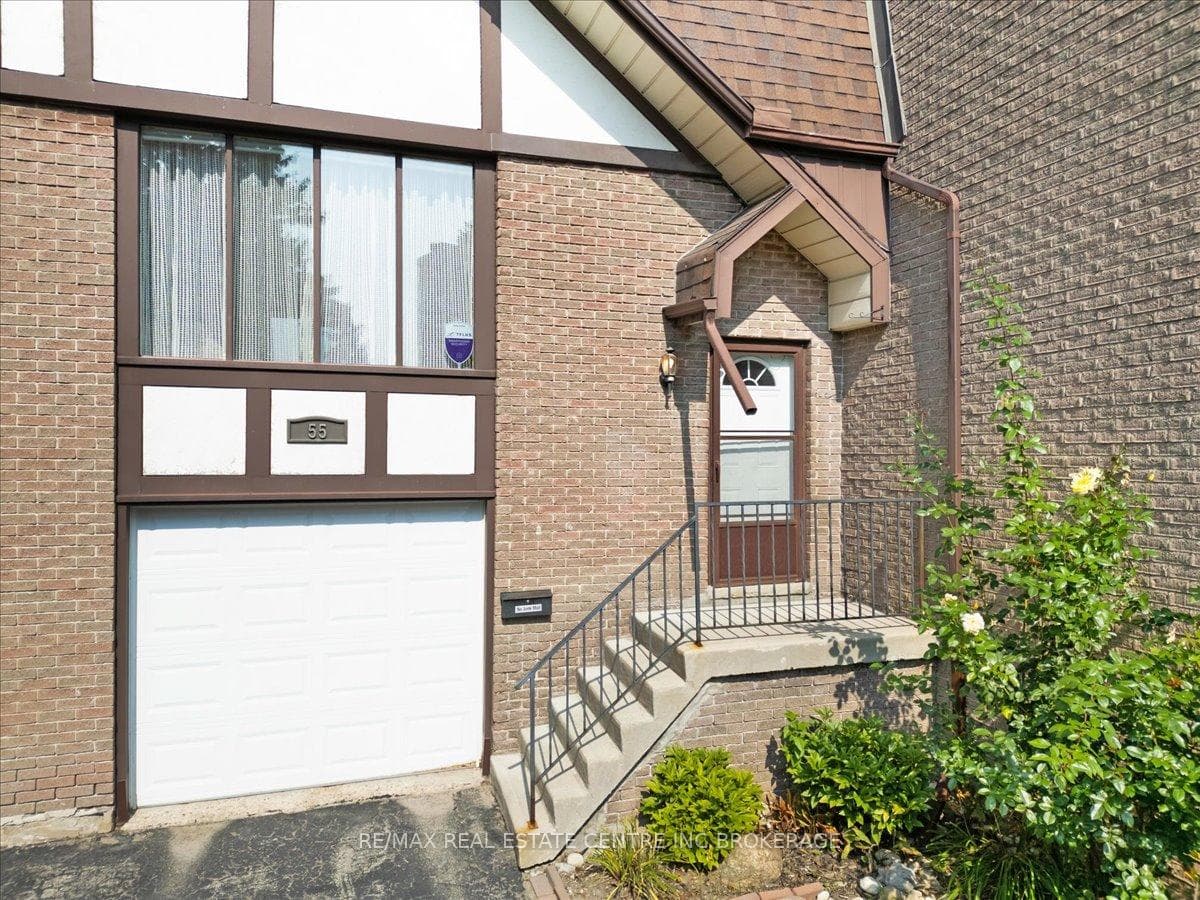 49 CEDARWOODS Crescent photo 2