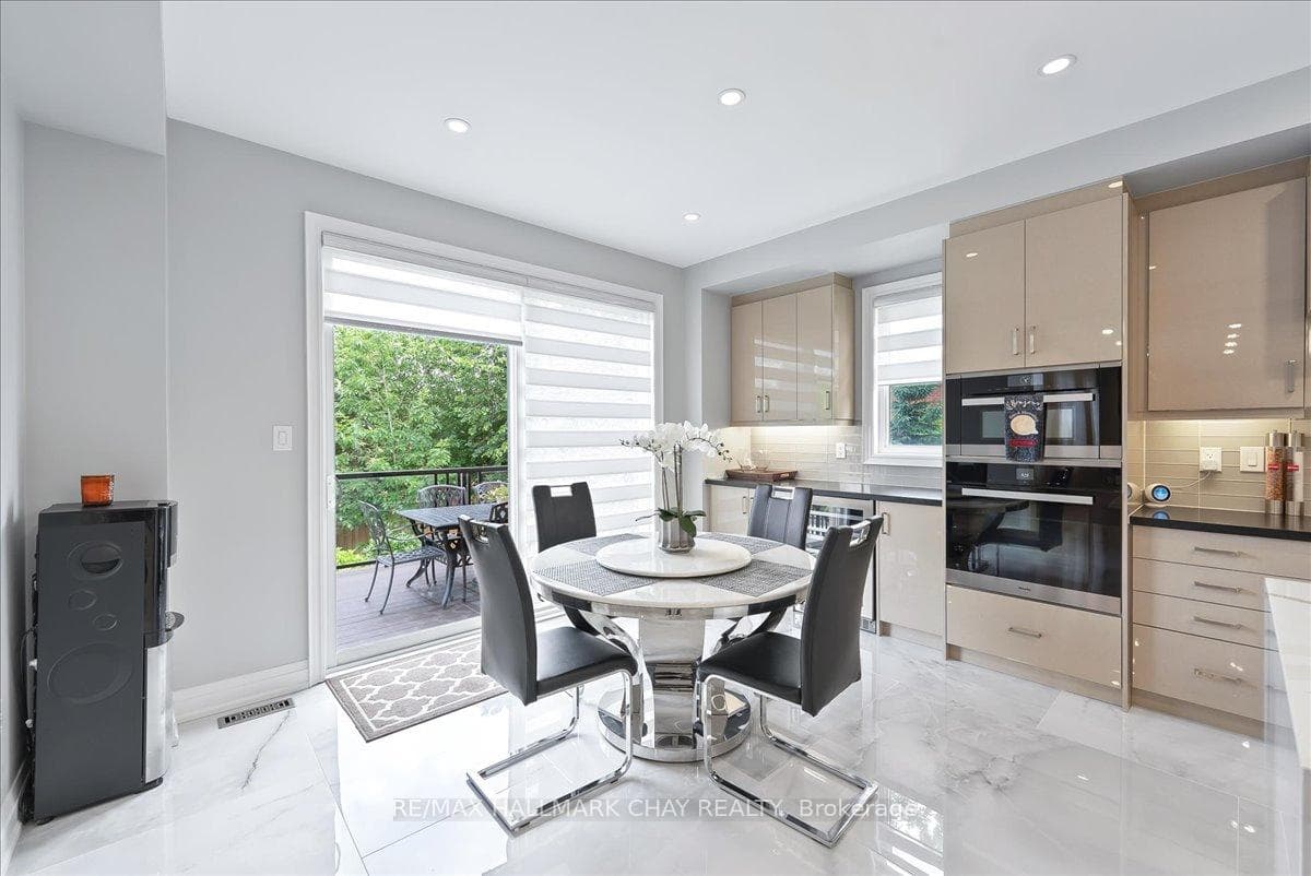 1287 Blackmore Street photo 20