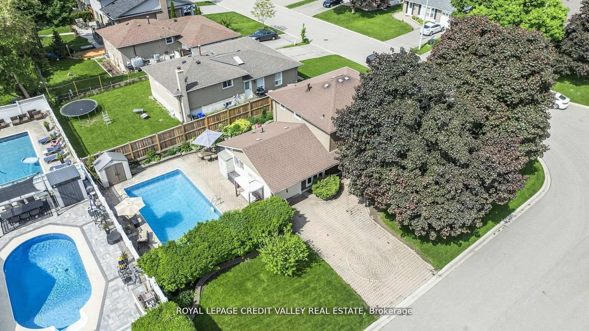 36 Lockton Crescent photo 43