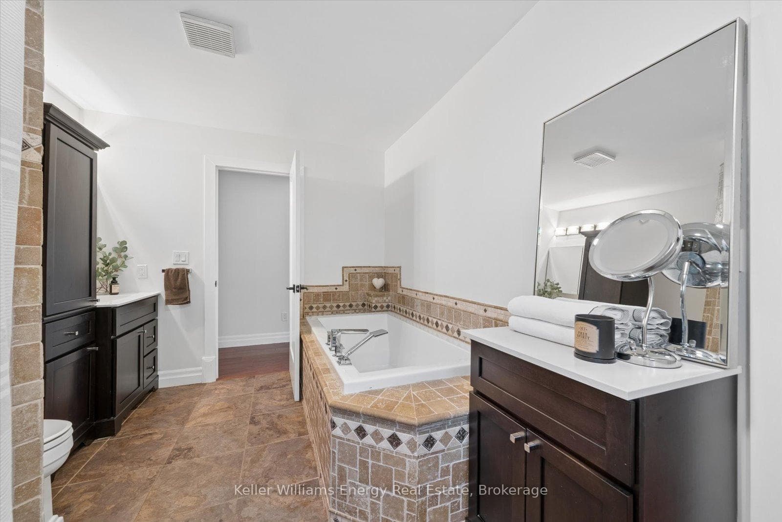 8280 Albert Court photo 25