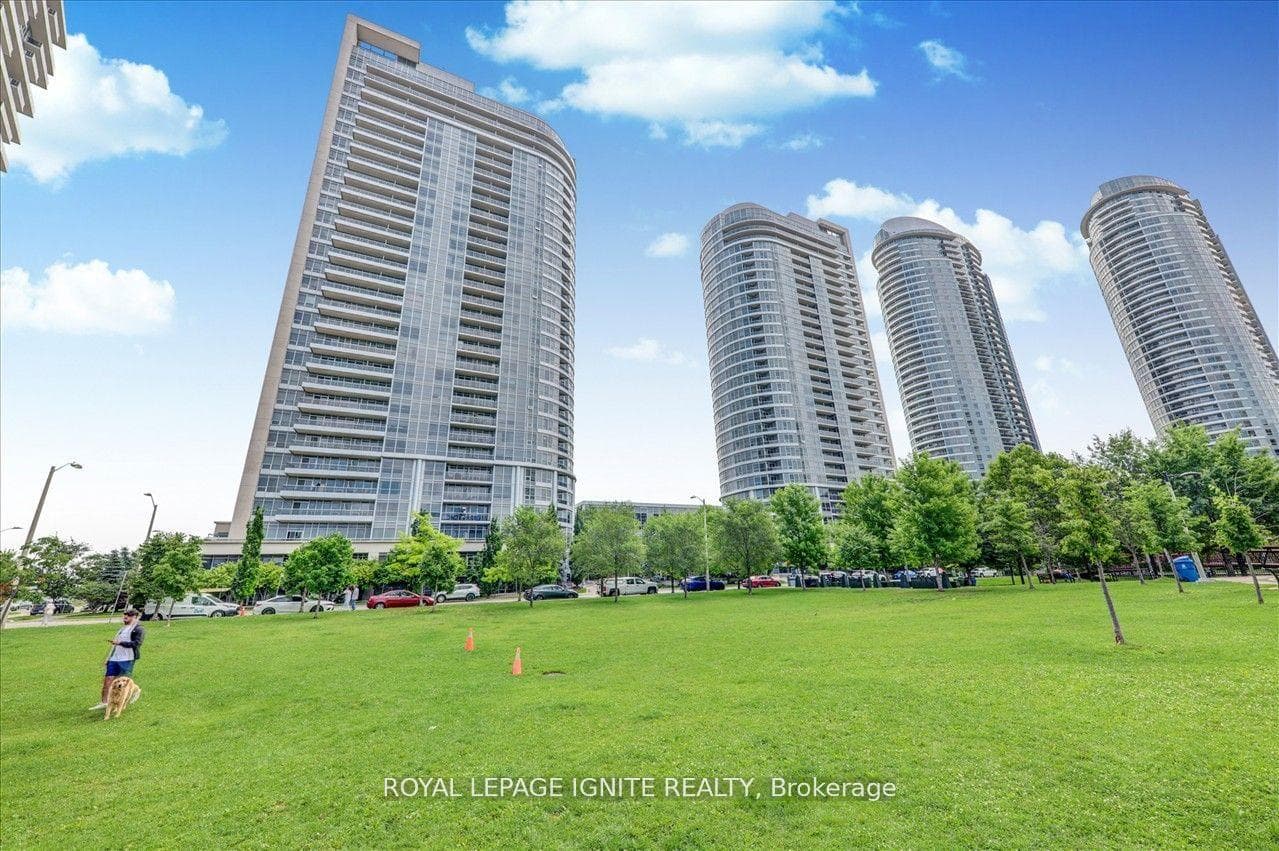 151 Village Green Square Unit 707 photo 33