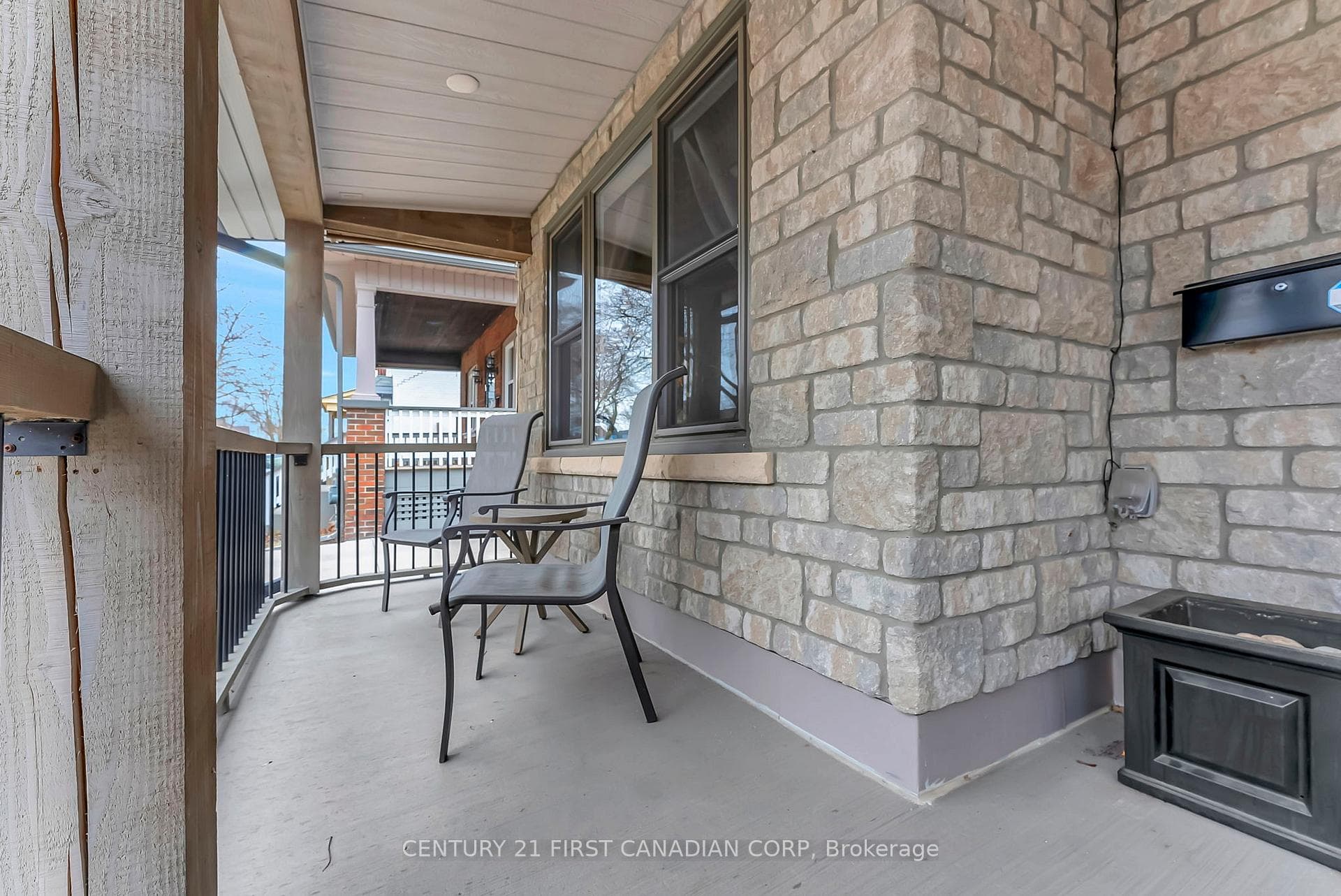 208 Nelson Street photo 5