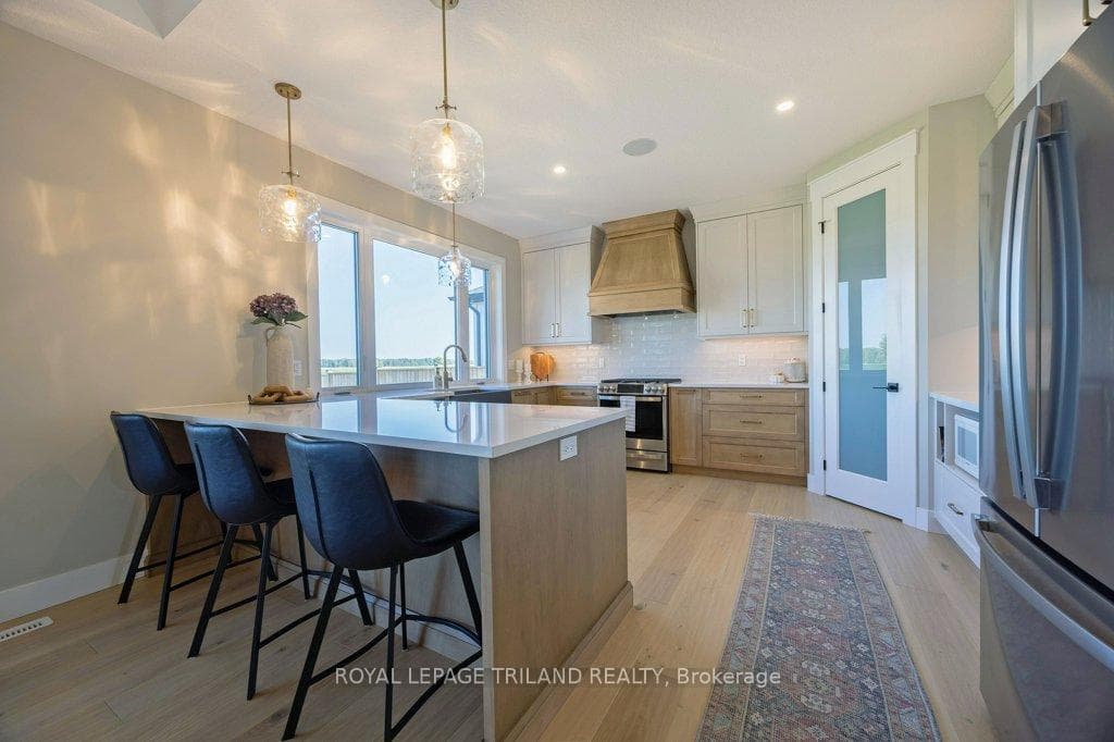 294 Nancy Street photo 12