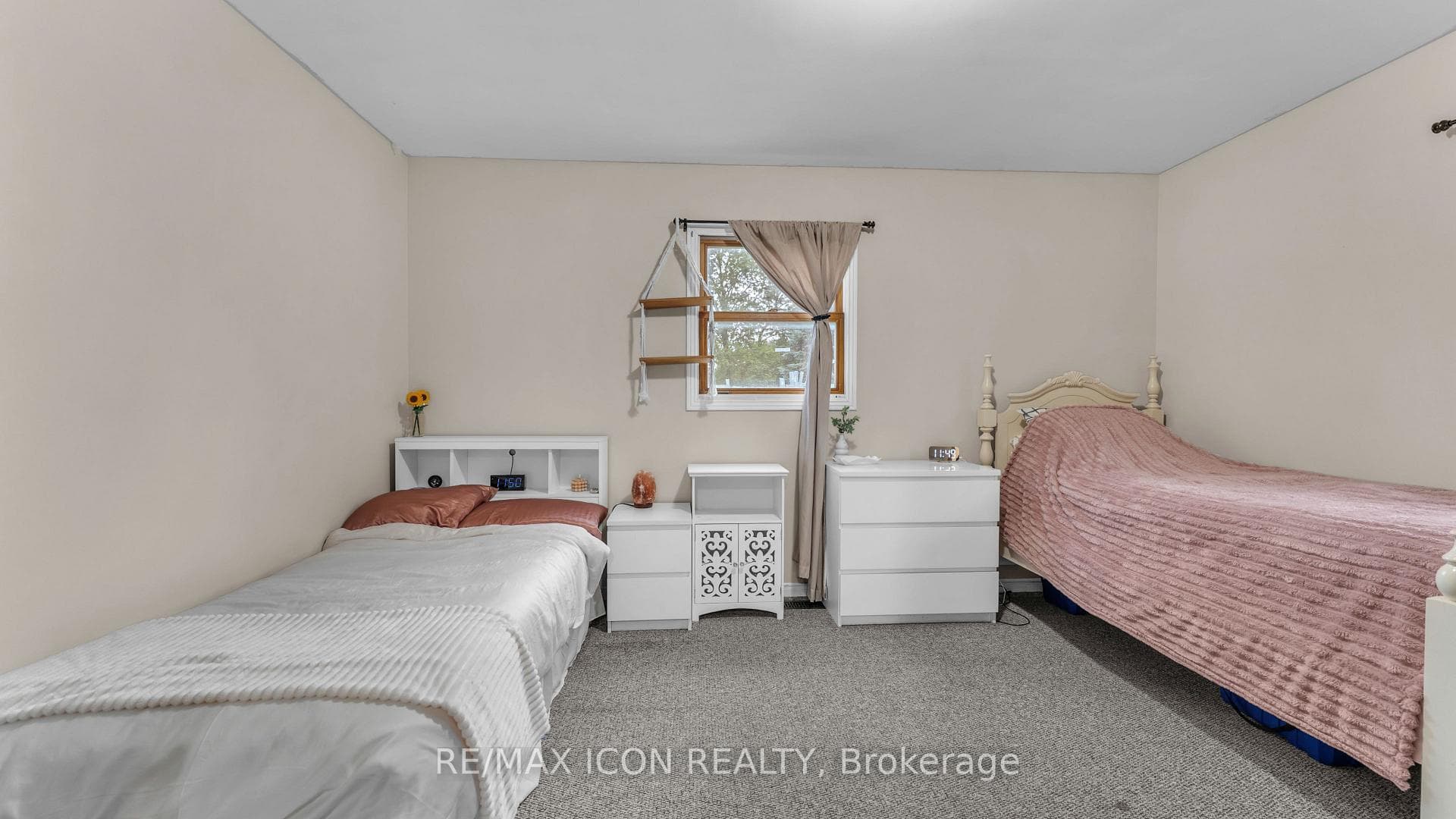 158 Broadway Street photo 13