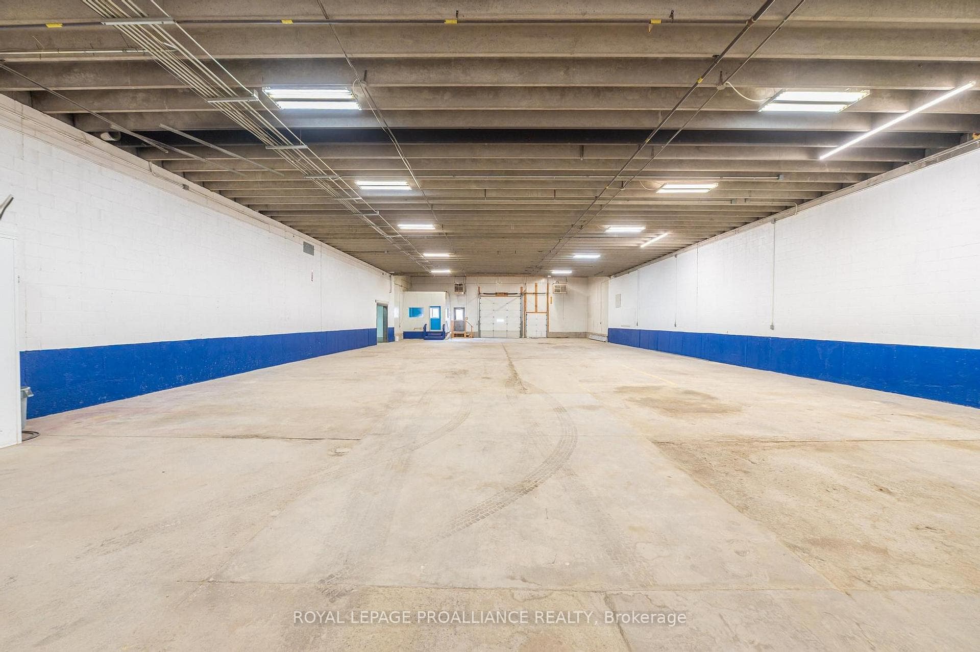 16ft Ceiling Height