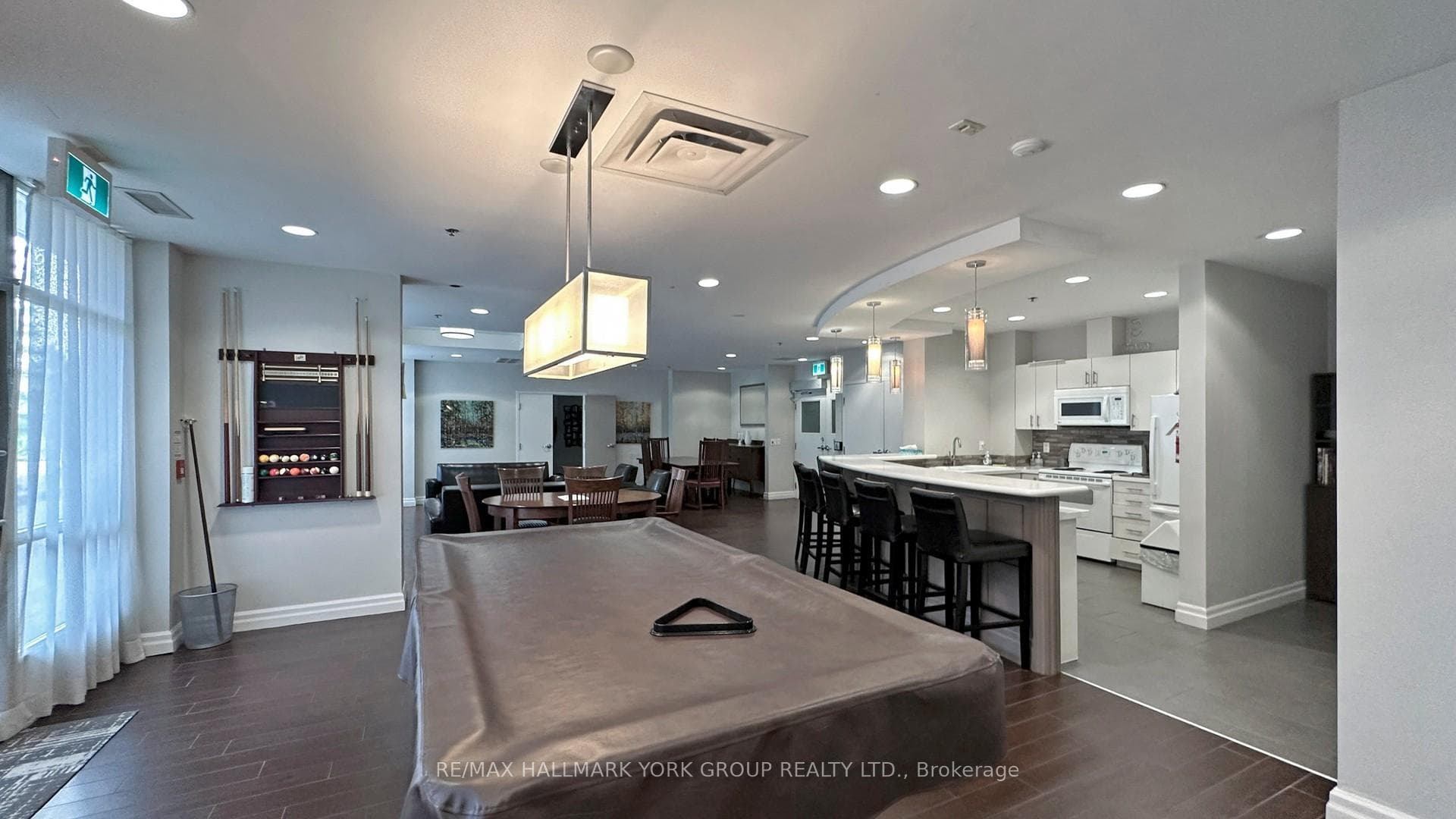 245 Davisville Avenue Unit 512 photo 39